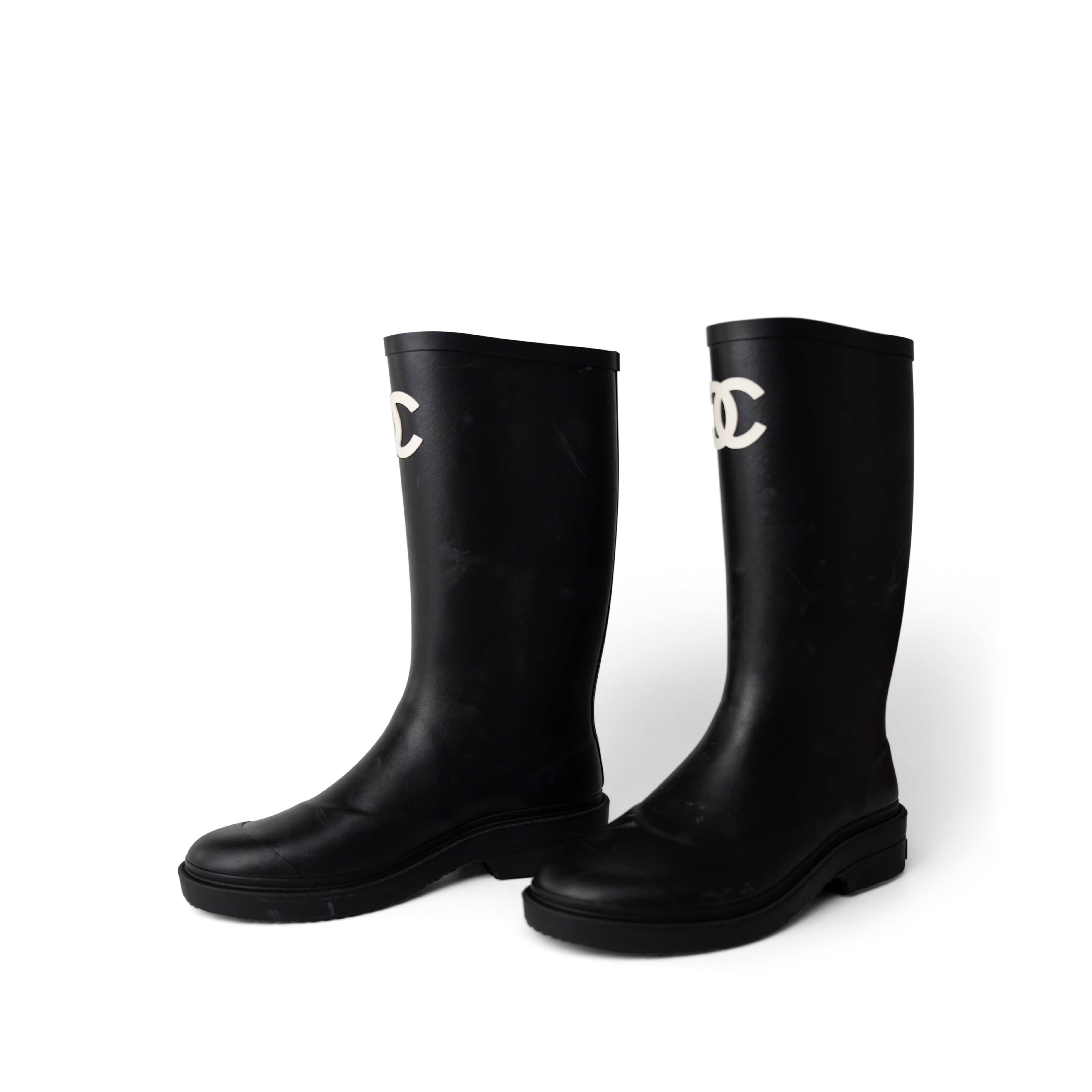 CHANEL Boots Black 22A Black Caoutchouk CC High Boots 38 / 8 US - Redeluxe