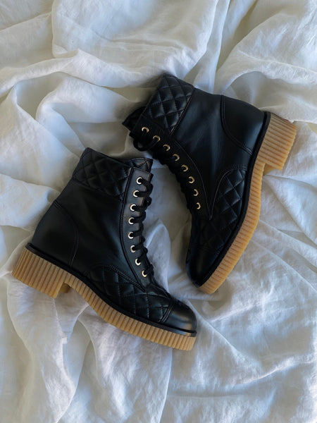 chanel-boots-chanel-21b-