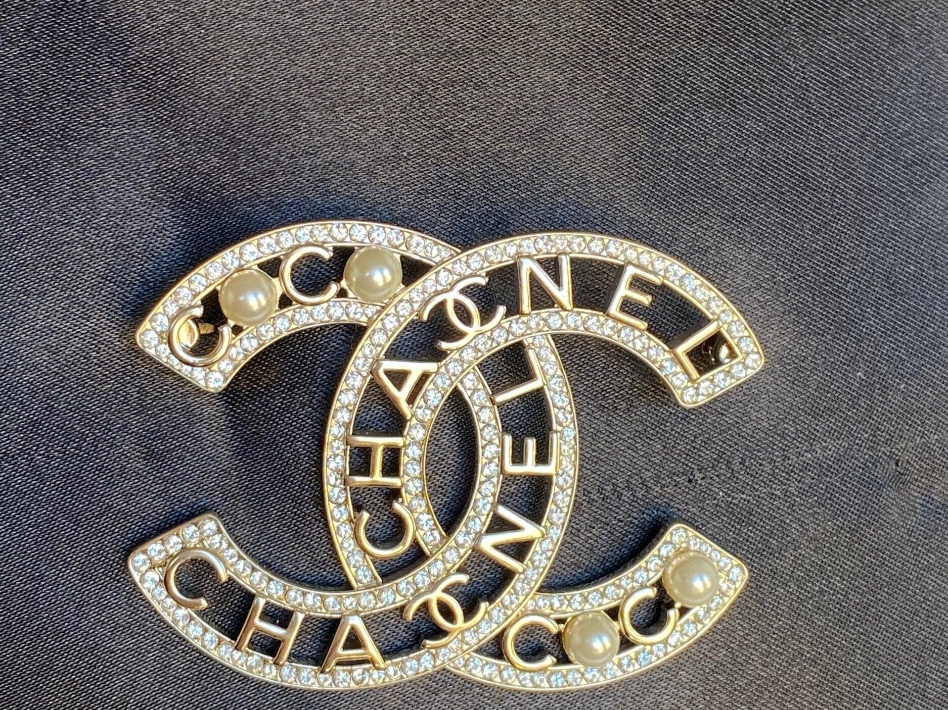 CHANEL Brooch Gold Chanel CC Brooch Pearly and Crystal - Redeluxe