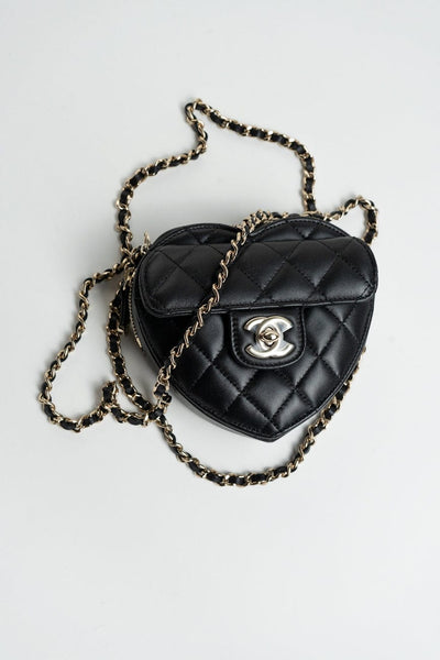 chanel-clutch-black-22s-cc-in-