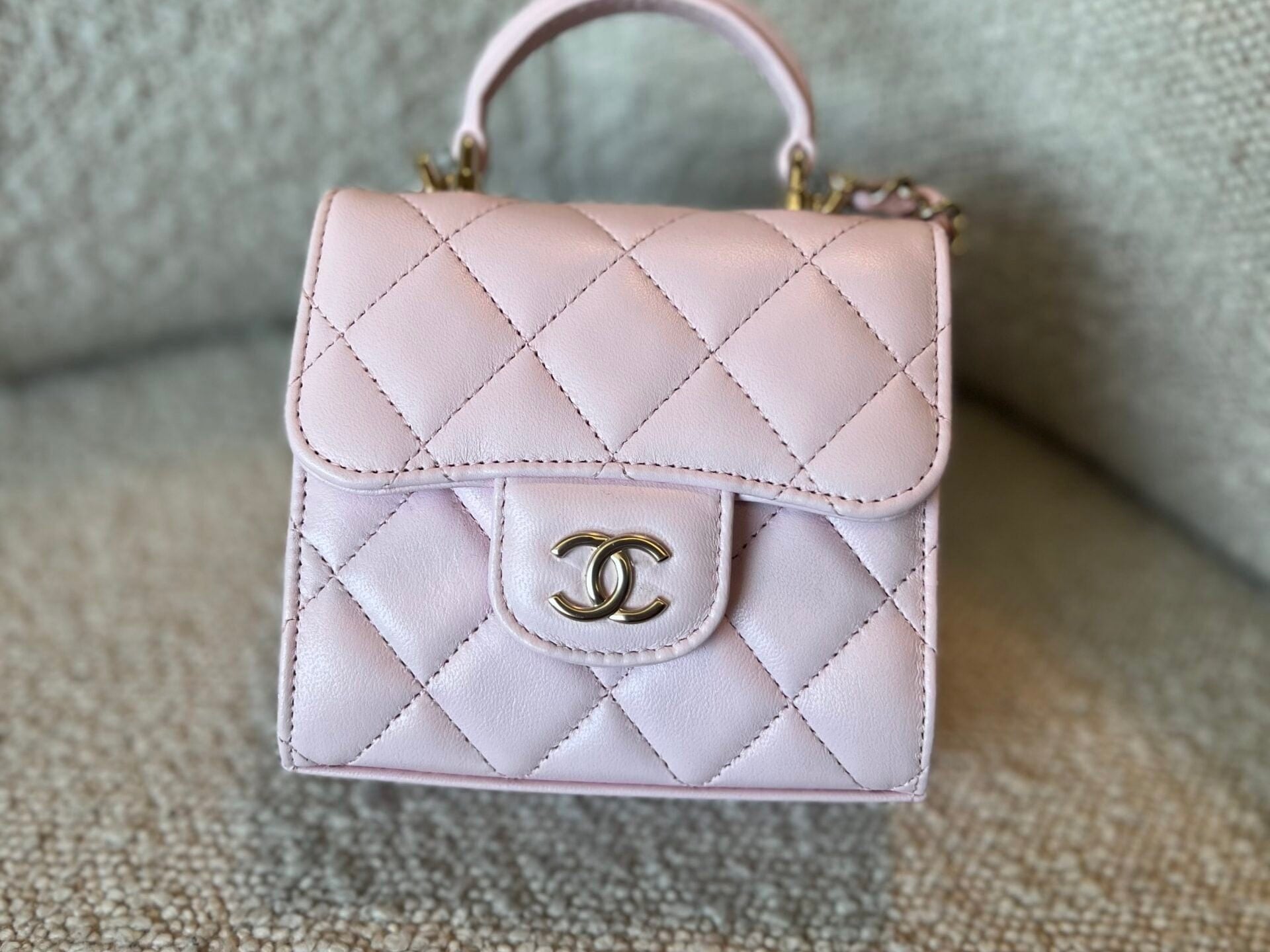 CHANEL Cosmetic Cases 22P Light Pink Lambskin Quilted Micro Vanity w/ Top Handle - Redeluxe