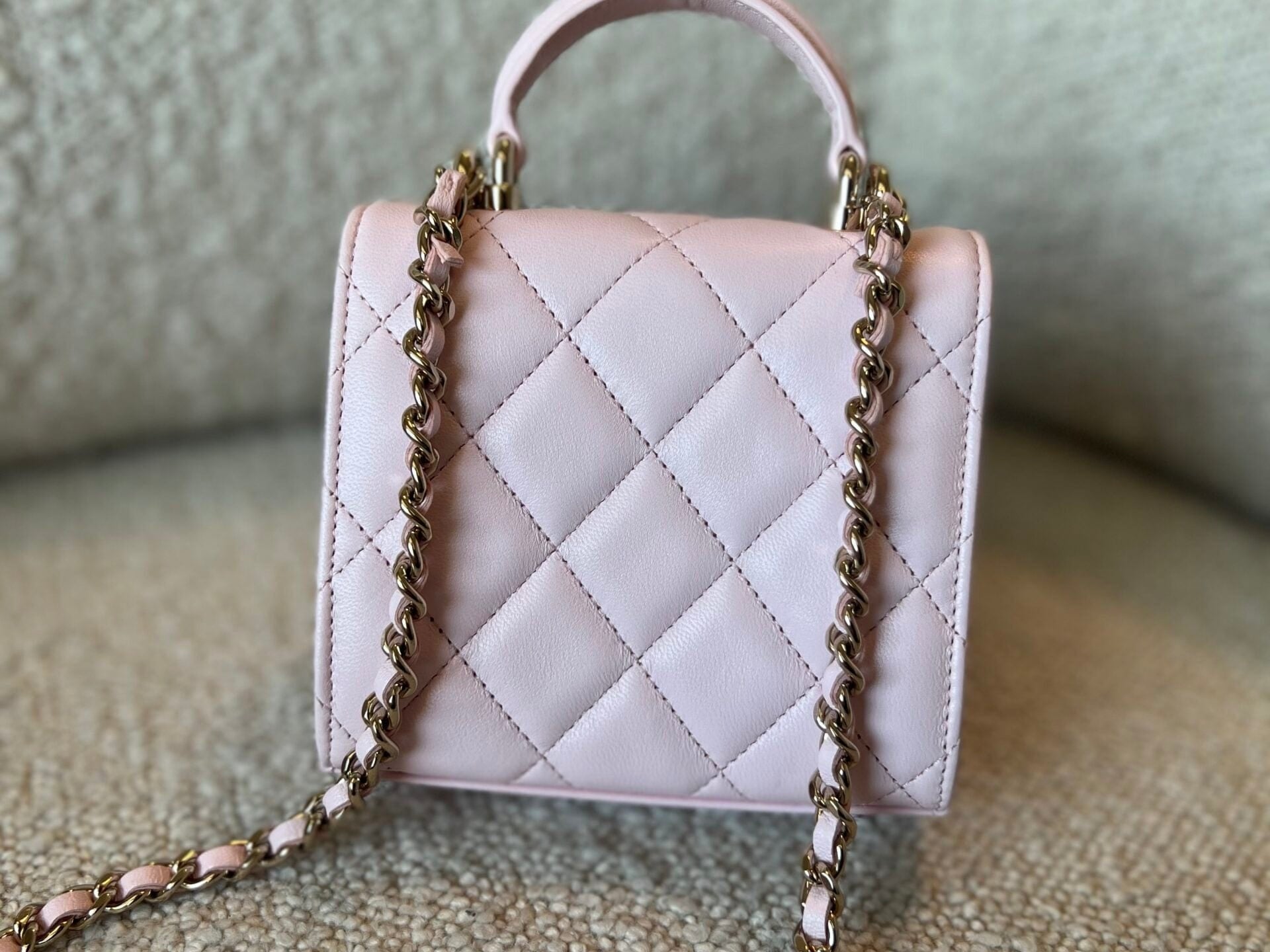 CHANEL Cosmetic Cases 22P Light Pink Lambskin Quilted Micro Vanity w/ Top Handle - Redeluxe