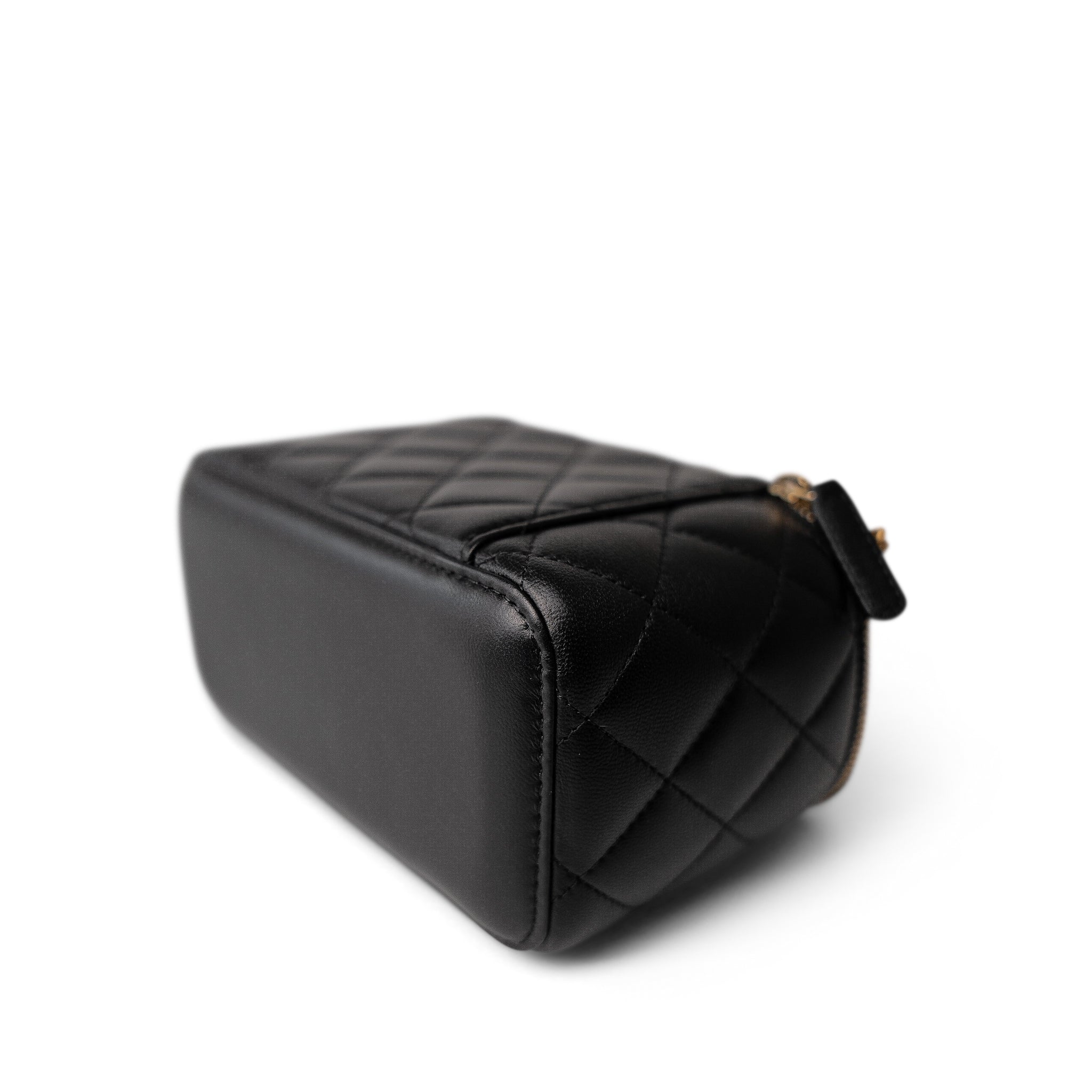 CHANEL Cosmetic Cases Black Black Lambskin Quilted Pearl Crush Vanity Case With Chain Antique Gold - Redeluxe