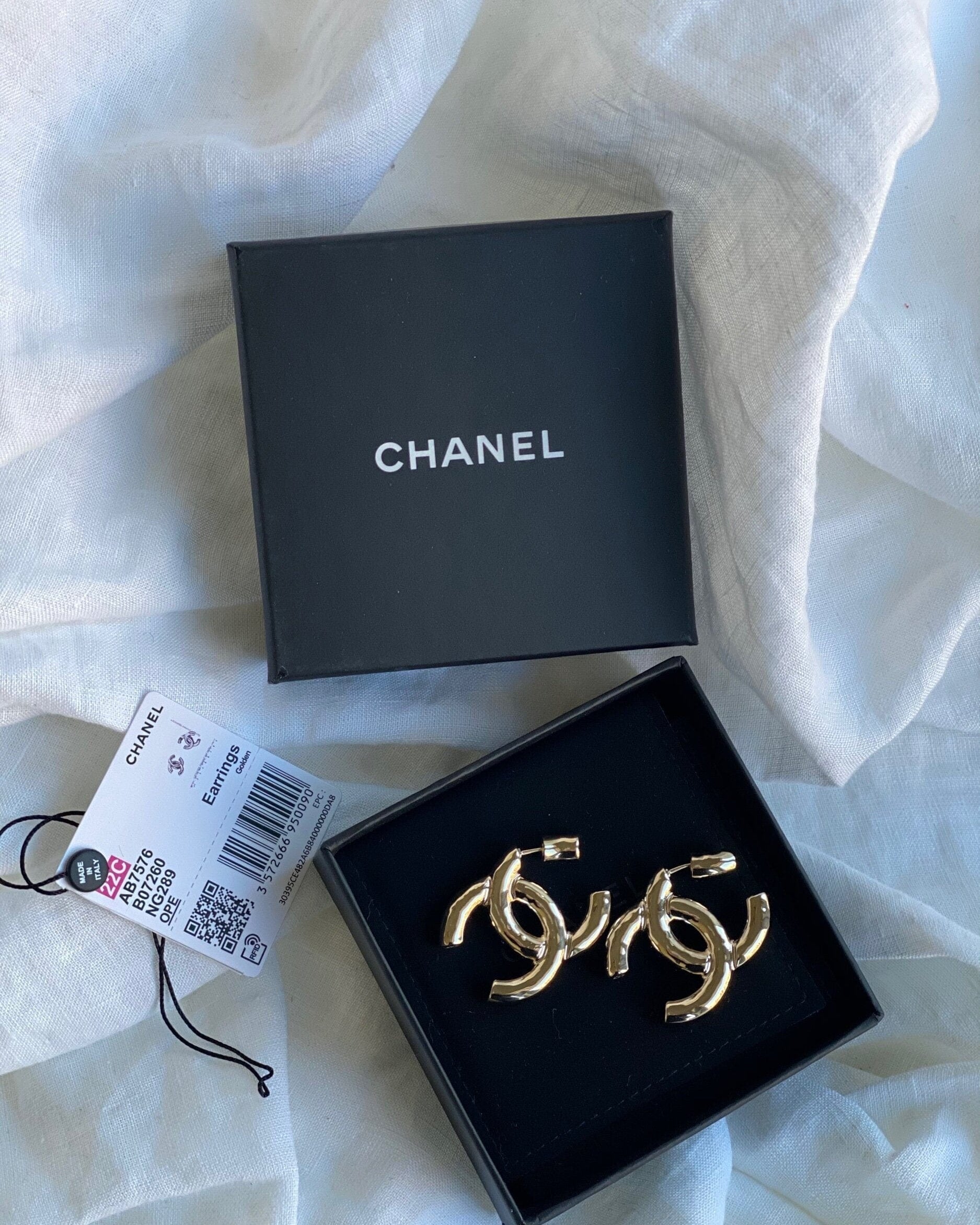 CHANEL Earrings 22C CC Earrings Light Gold - Redeluxe