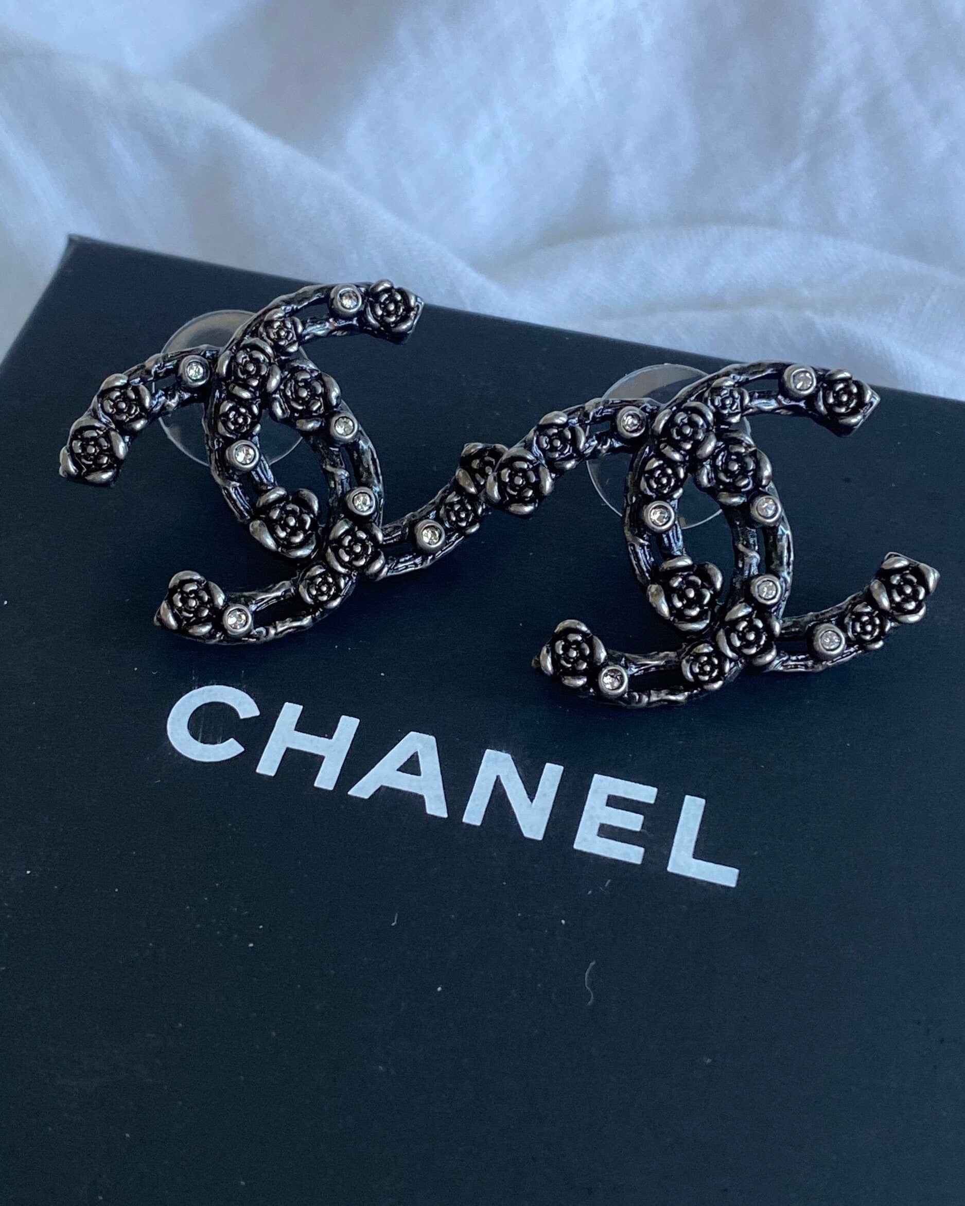 CHANEL Earrings Chanel 22C Earrings Metal Ruthenium Crystal - Redeluxe
