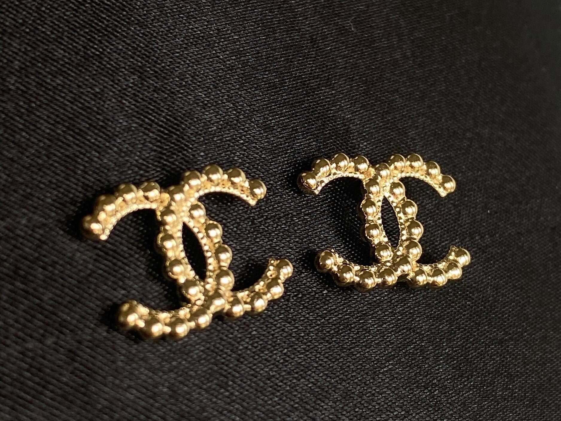 CHANEL Earrings Chanel CC Stud Earrings Gold - Redeluxe