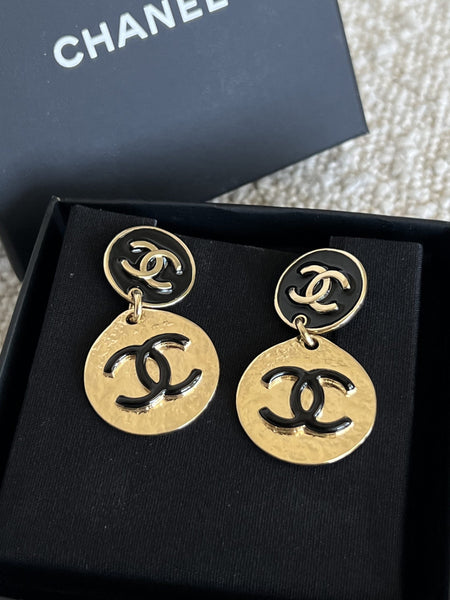 【エレガンス漂う存在感】CHANEL CCロゴ バングル エレガンス漂う存在感】CHANEL CCロゴ バングル ブレスレット