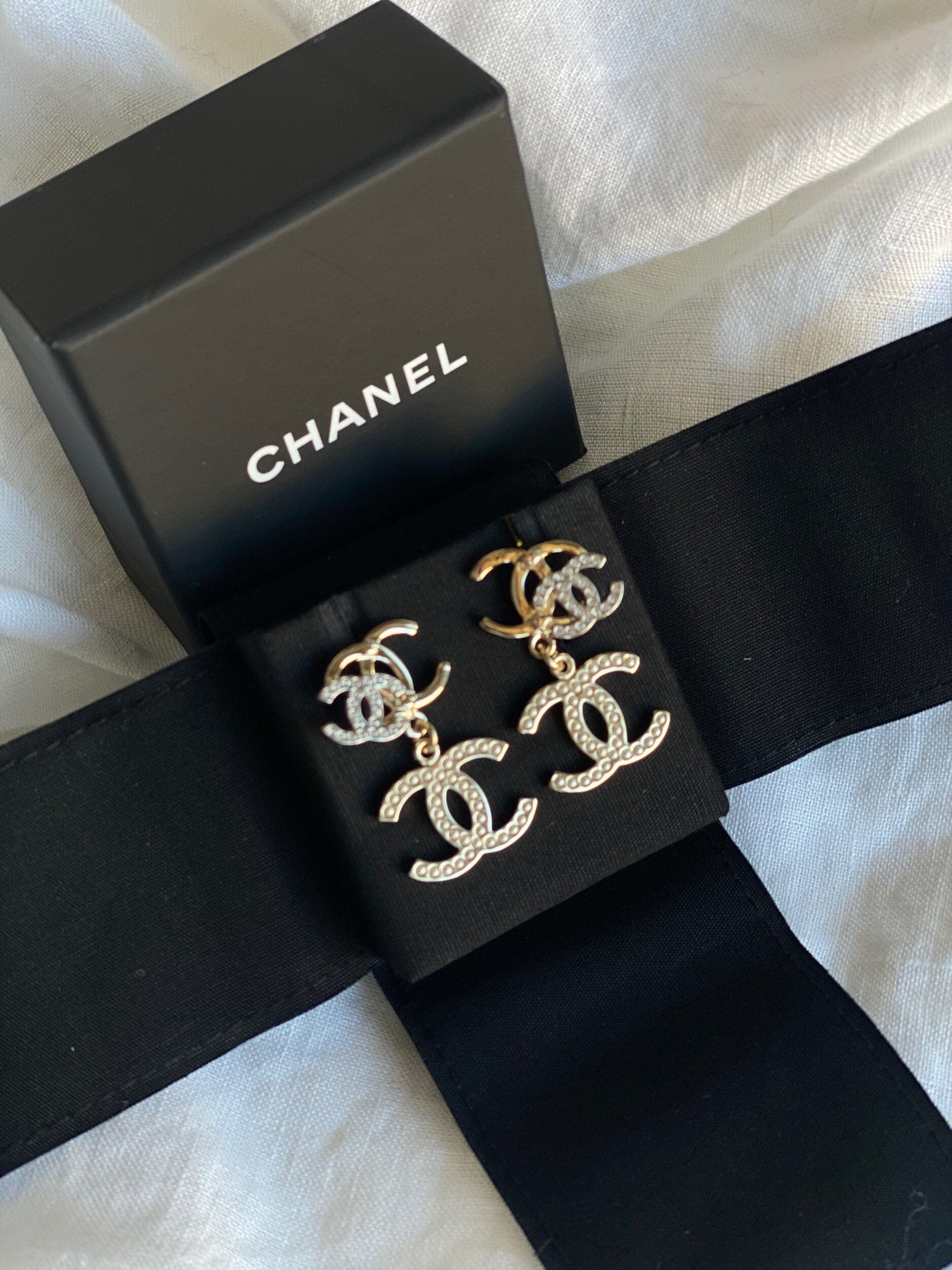 【上品♪】CHANEL CCロゴ クリスタル チュール グローブ Chanel Crystal Shiny Silver Tone CC Logo Brooch AAJ071 | Xupes