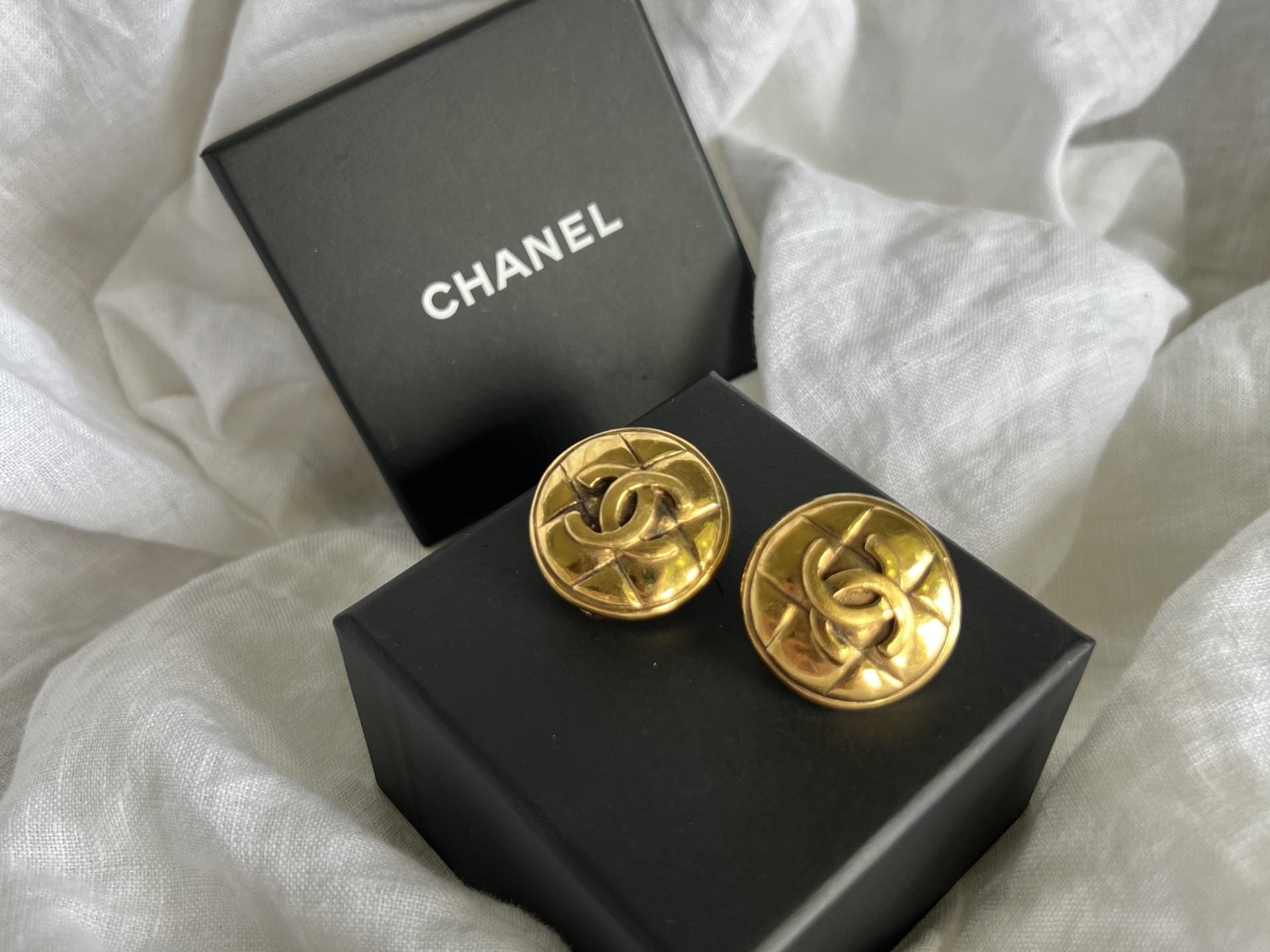 CHANEL Earrings Chanel Vintage CC Quilted Clip On Gold Tone Earrings - Redeluxe