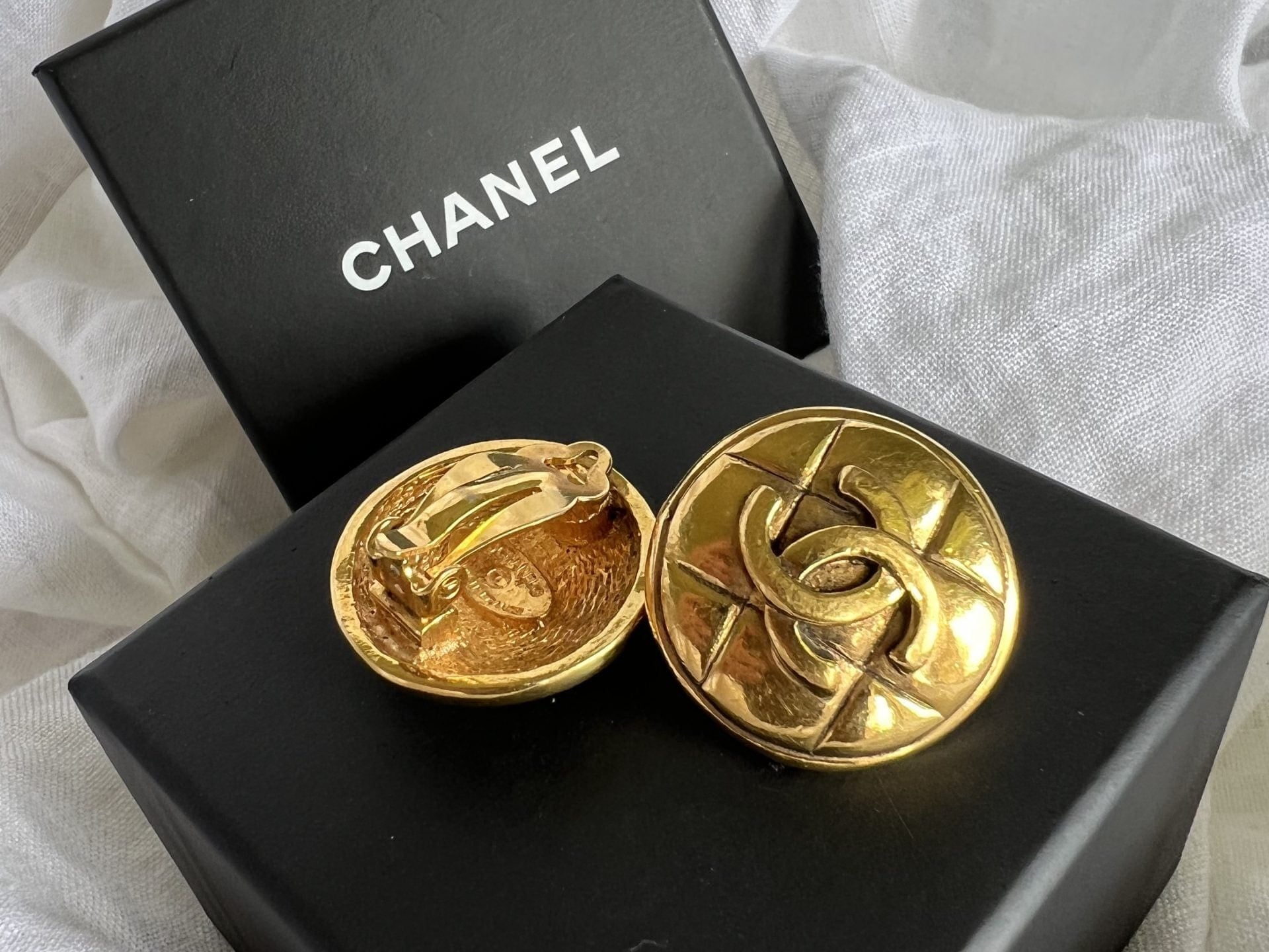 CHANEL Earrings Chanel Vintage CC Quilted Clip On Gold Tone Earrings - Redeluxe