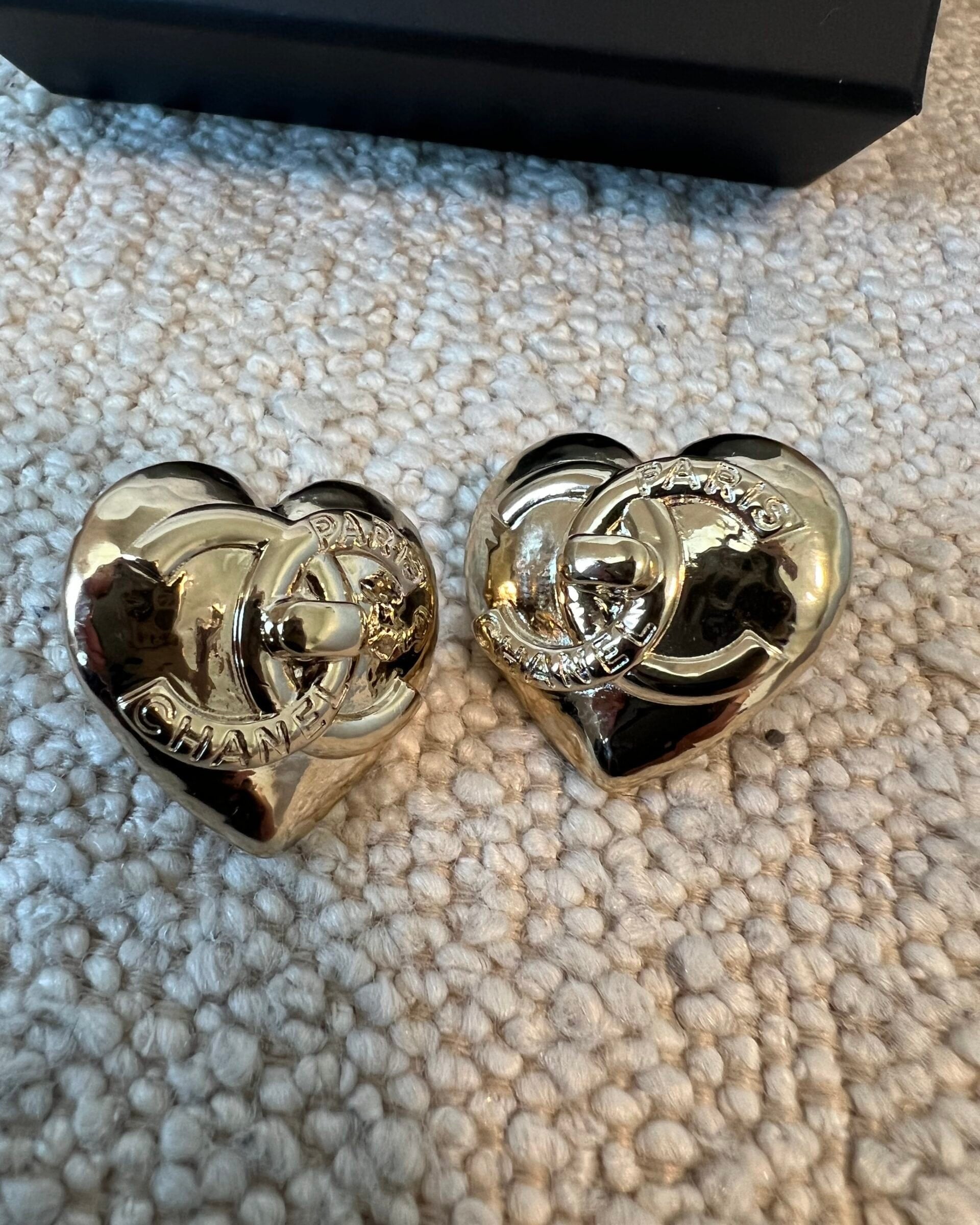 CHANEL Earrings Gold 22B Gold Heart CC Turnlock Earring Large - Redeluxe