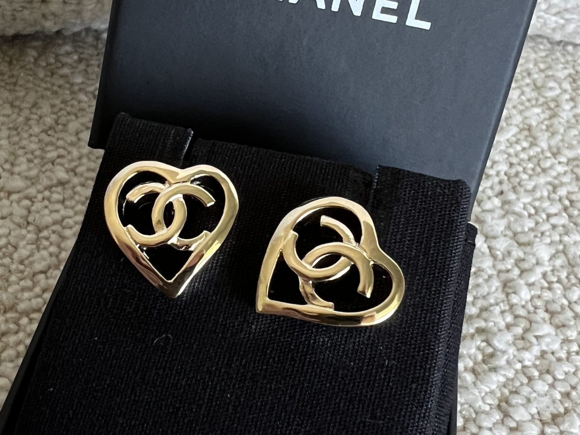 CHANEL Earrings Gold 22P Chanel CC Heart Small Earrings Light Gold - Redeluxe