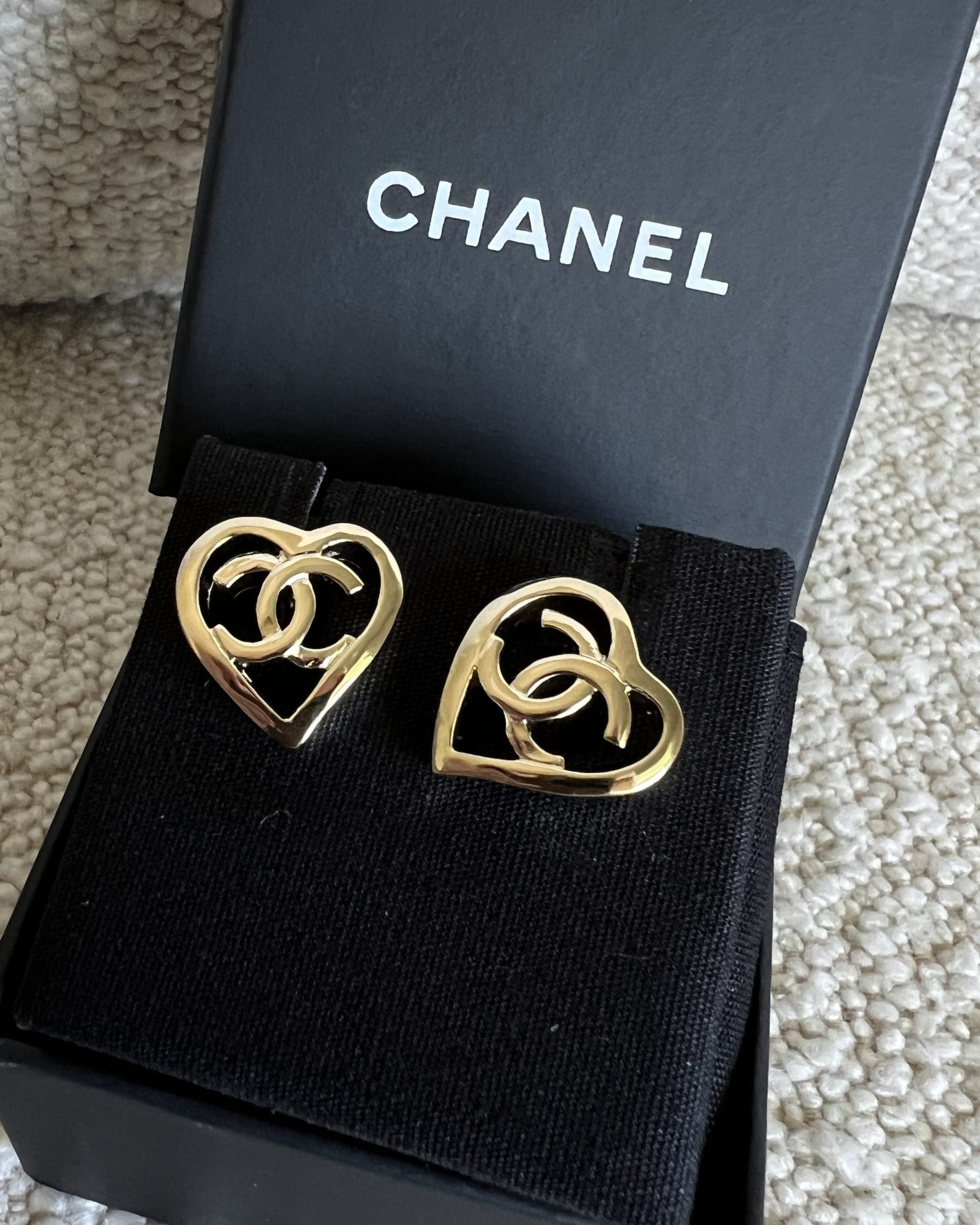 CHANEL Earrings Gold 22P Chanel CC Heart Small Earrings Light Gold - Redeluxe