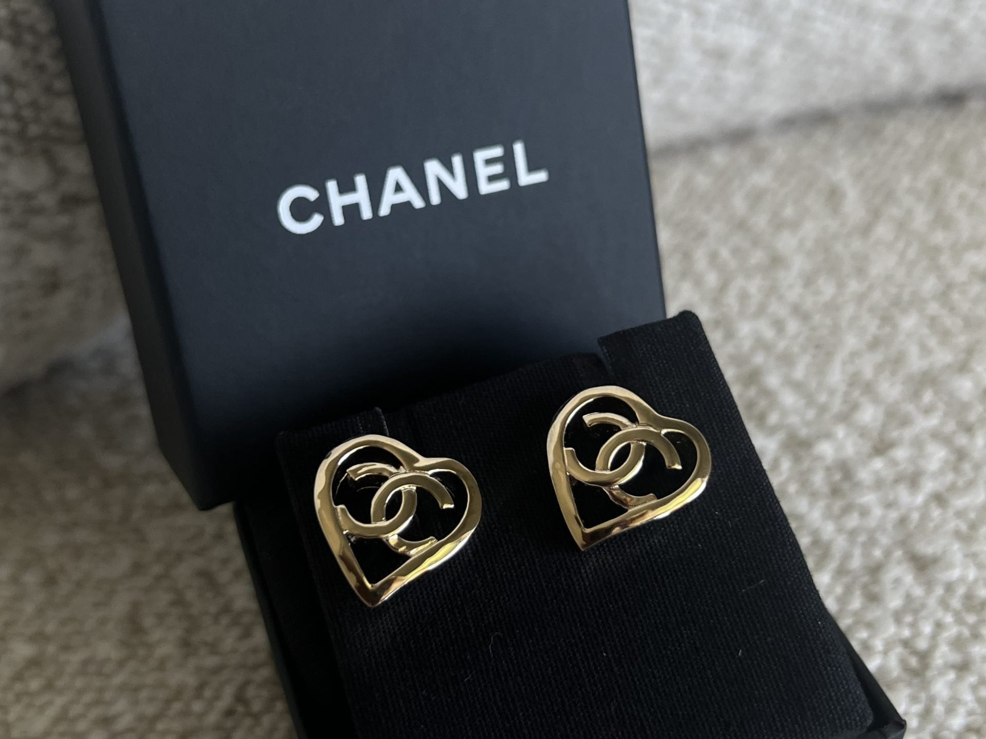 CHANEL Earrings Gold 22P Chanel CC Heart Small Earrings Light Gold - Redeluxe
