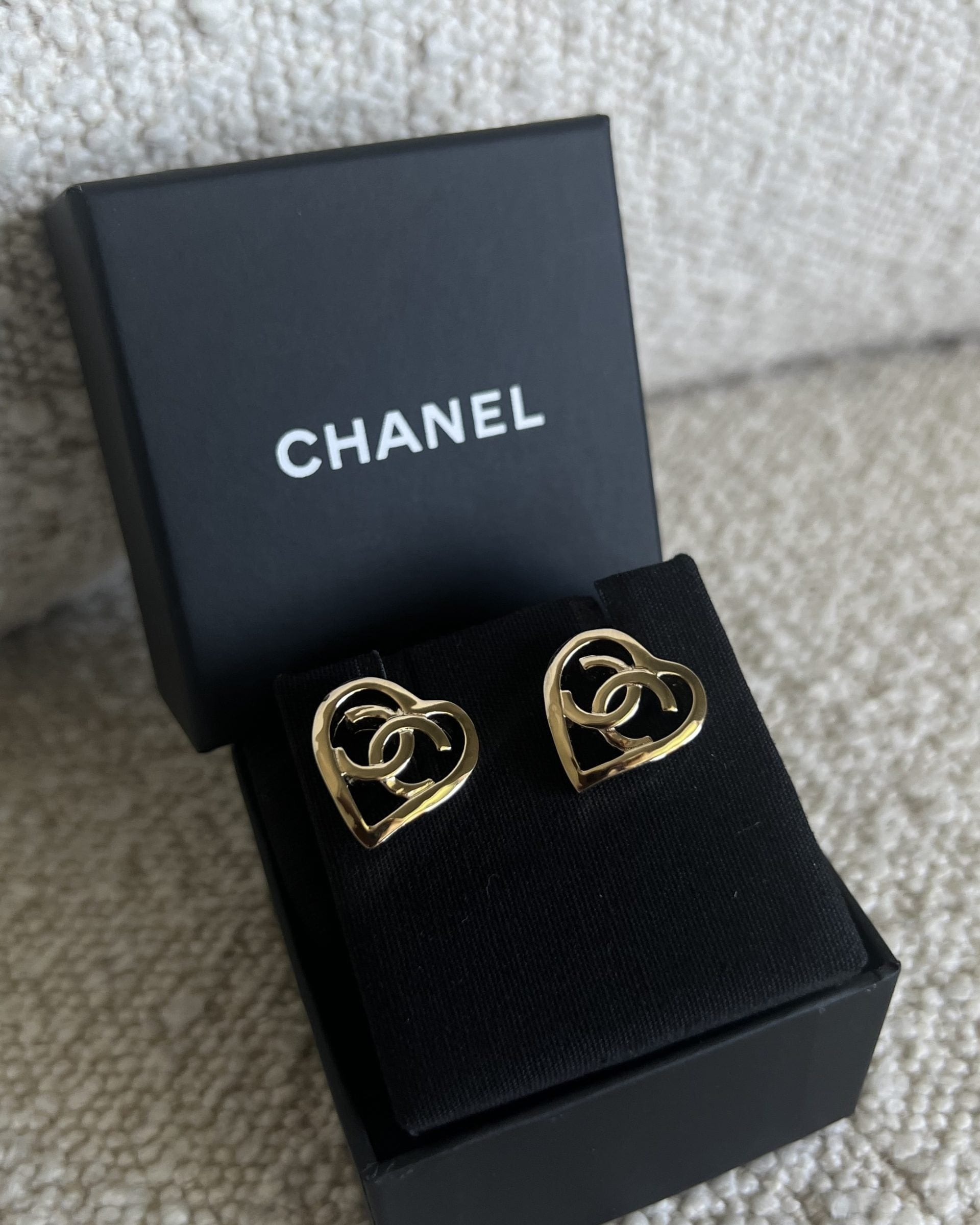 CHANEL Earrings Gold 22P Chanel CC Heart Small Earrings Light Gold - Redeluxe