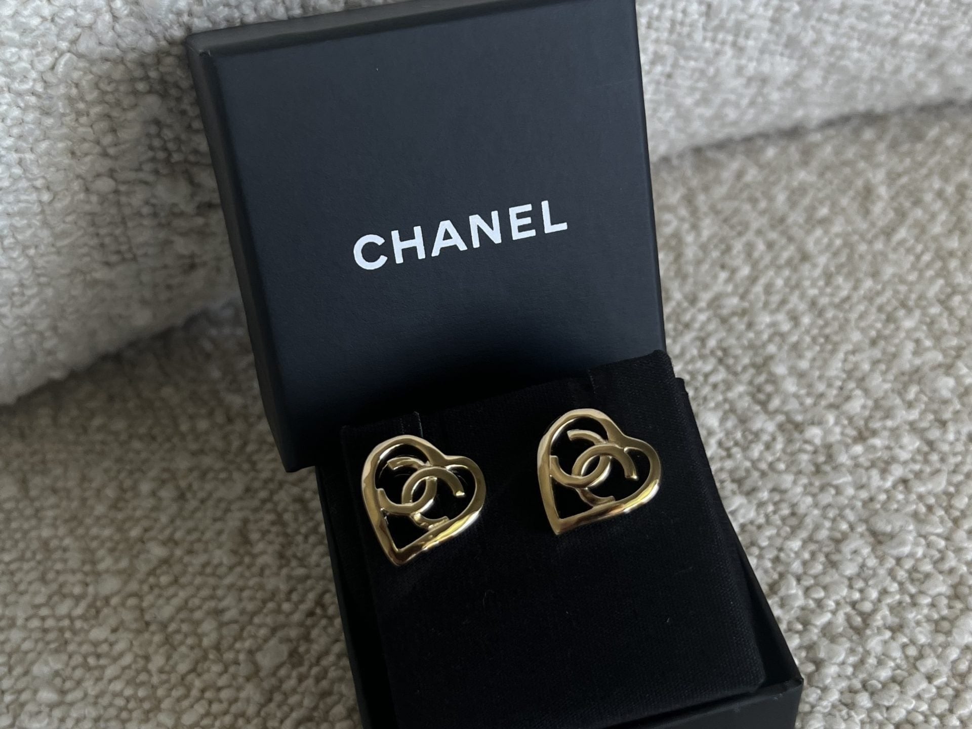 CHANEL Earrings Gold 22P Chanel CC Heart Small Earrings Light Gold - Redeluxe