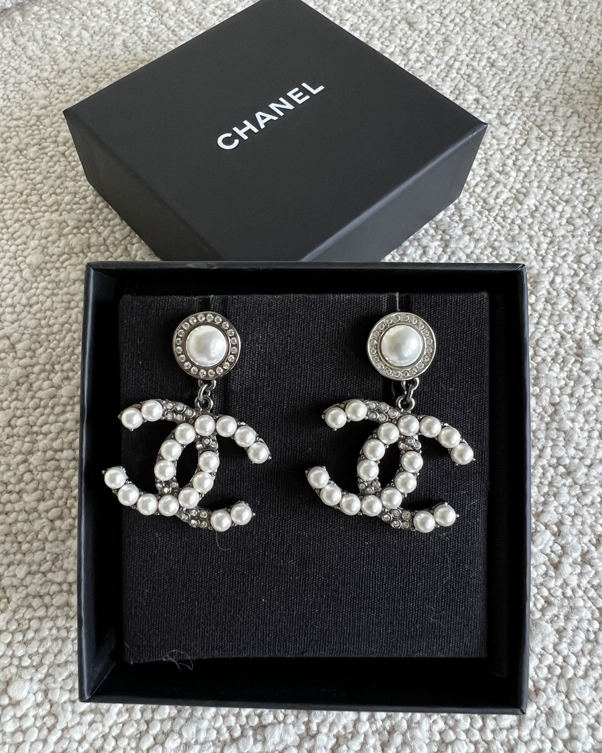 CHANEL Earrings White Chanel Dangle Earrings - Ruthenium - Redeluxe