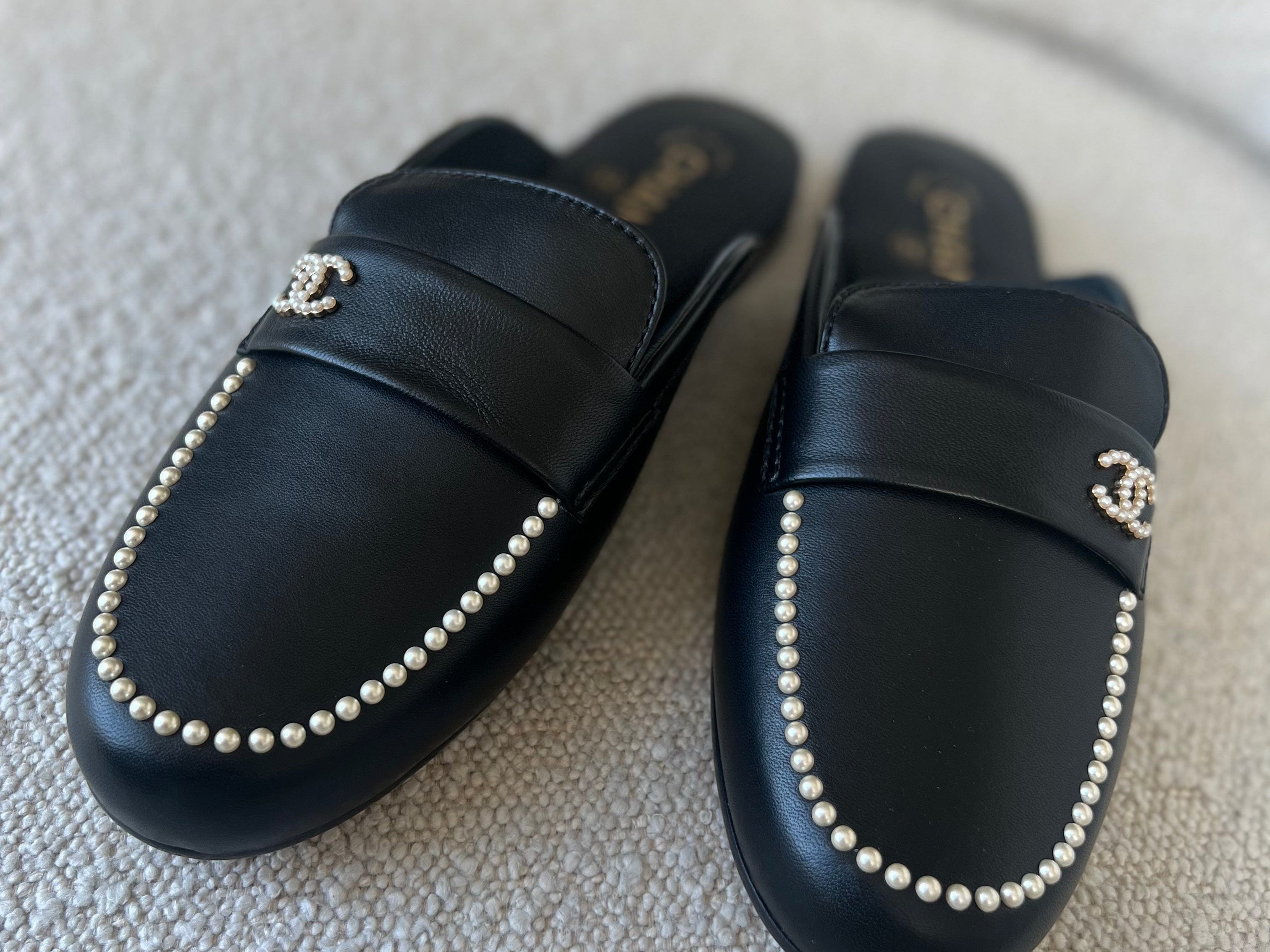 CHANEL Flats Chanel Black Leather CC Pearl Embellished Flat Loafers 40 - Redeluxe