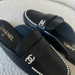 CHANEL Flats Chanel Black Leather CC Pearl Embellished Flat Loafers 40 - Redeluxe