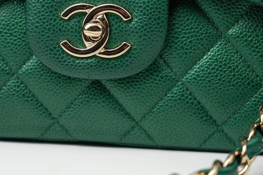 CHANEL Handbag 18S Emerald Green Caviar Quilted Classic Flap Jumbo Light Gold Hardware - Redeluxe
