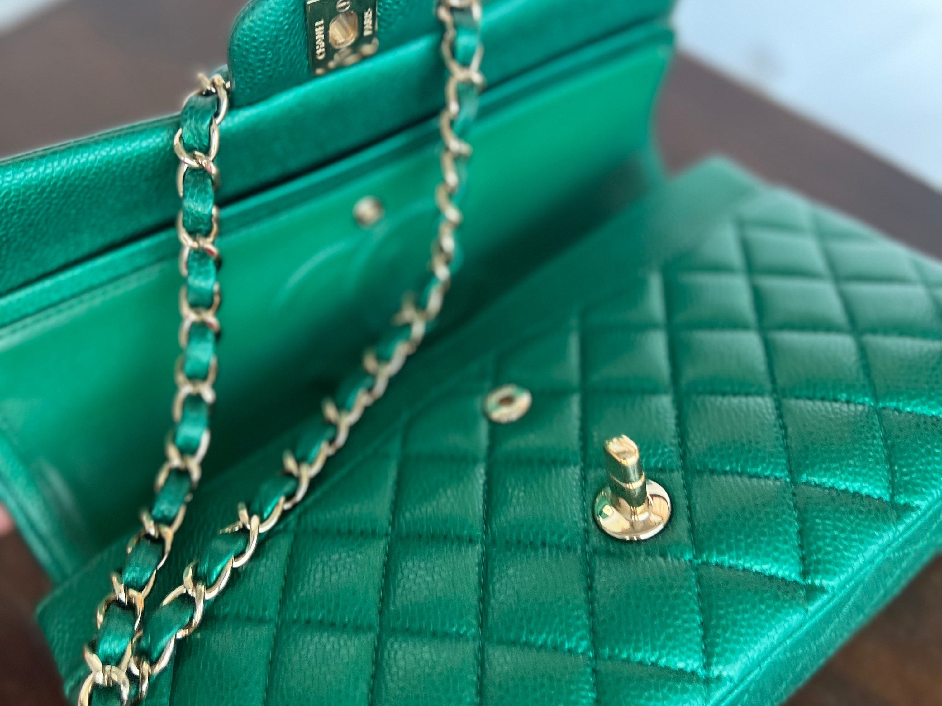CHANEL Handbag 18S Emerald Green Caviar Quilted Classic Flap Medium Light Gold Hardware - Redeluxe
