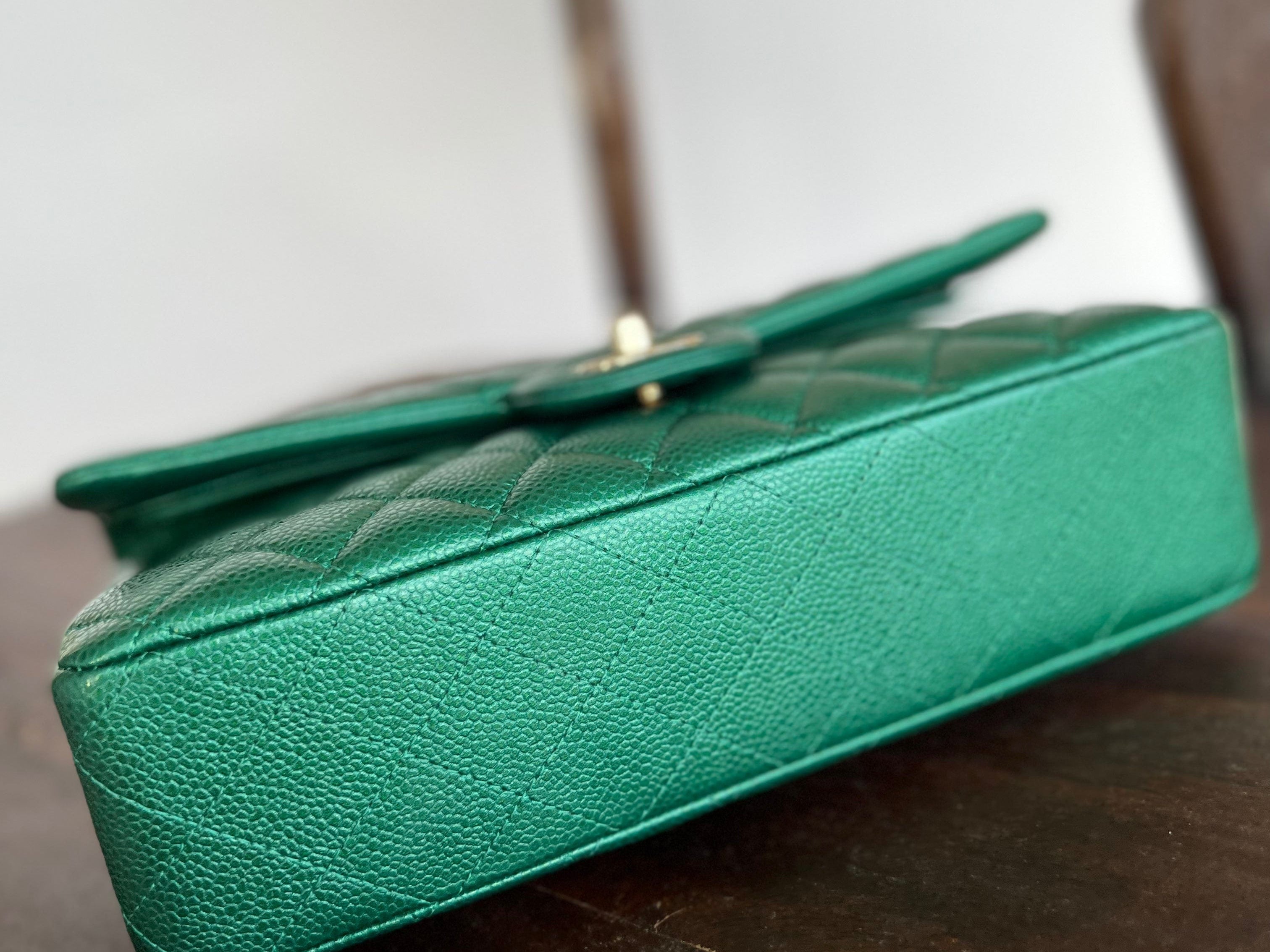 CHANEL Handbag 18S Emerald Green Caviar Quilted Classic Flap Medium Light Gold Hardware - Redeluxe