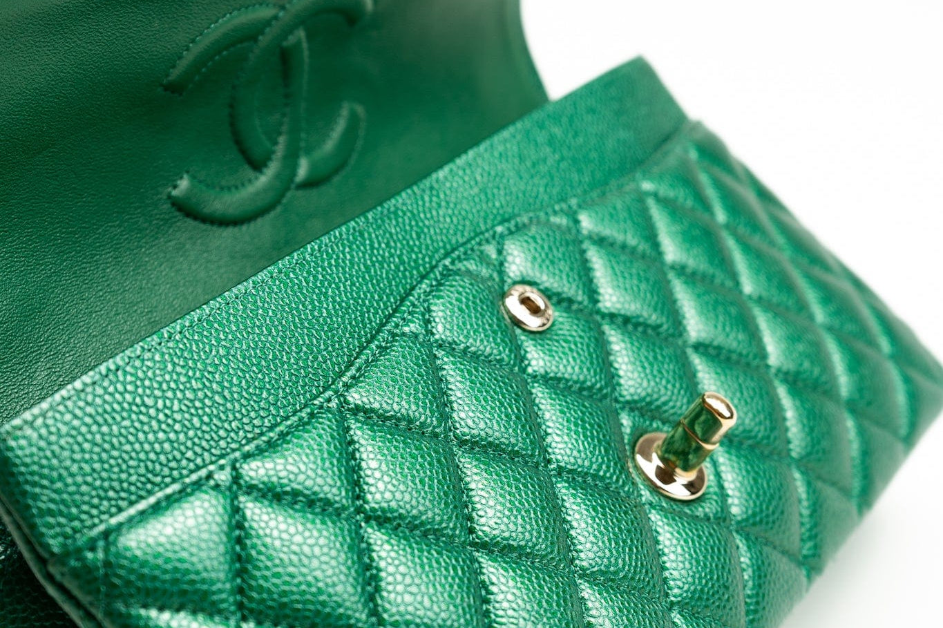 CHANEL Handbag 18S Emerald Green Caviar Quilted Classic Flap Medium Light Gold Hardware - Redeluxe
