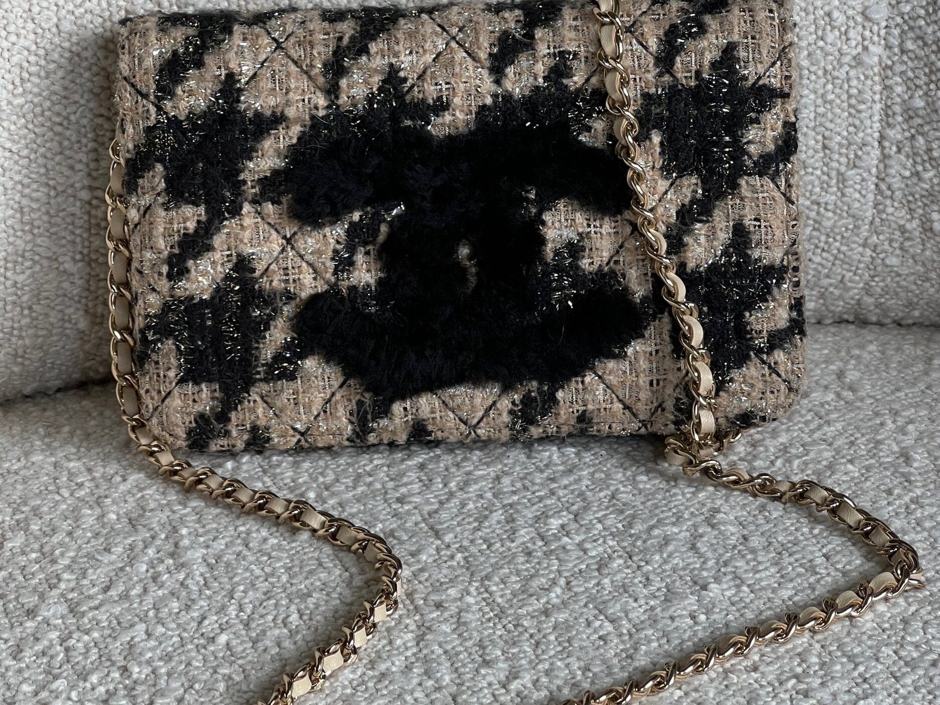 CHANEL Handbag 19K Beige and Black Houndstooth Tweed WOC - Redeluxe