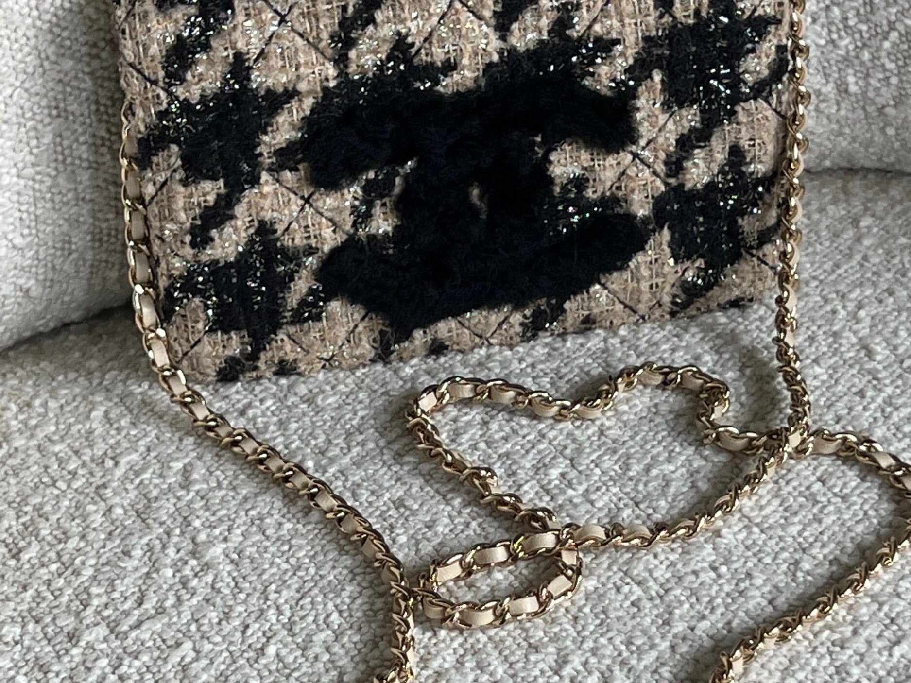 CHANEL Handbag 19K Beige and Black Houndstooth Tweed WOC - Redeluxe