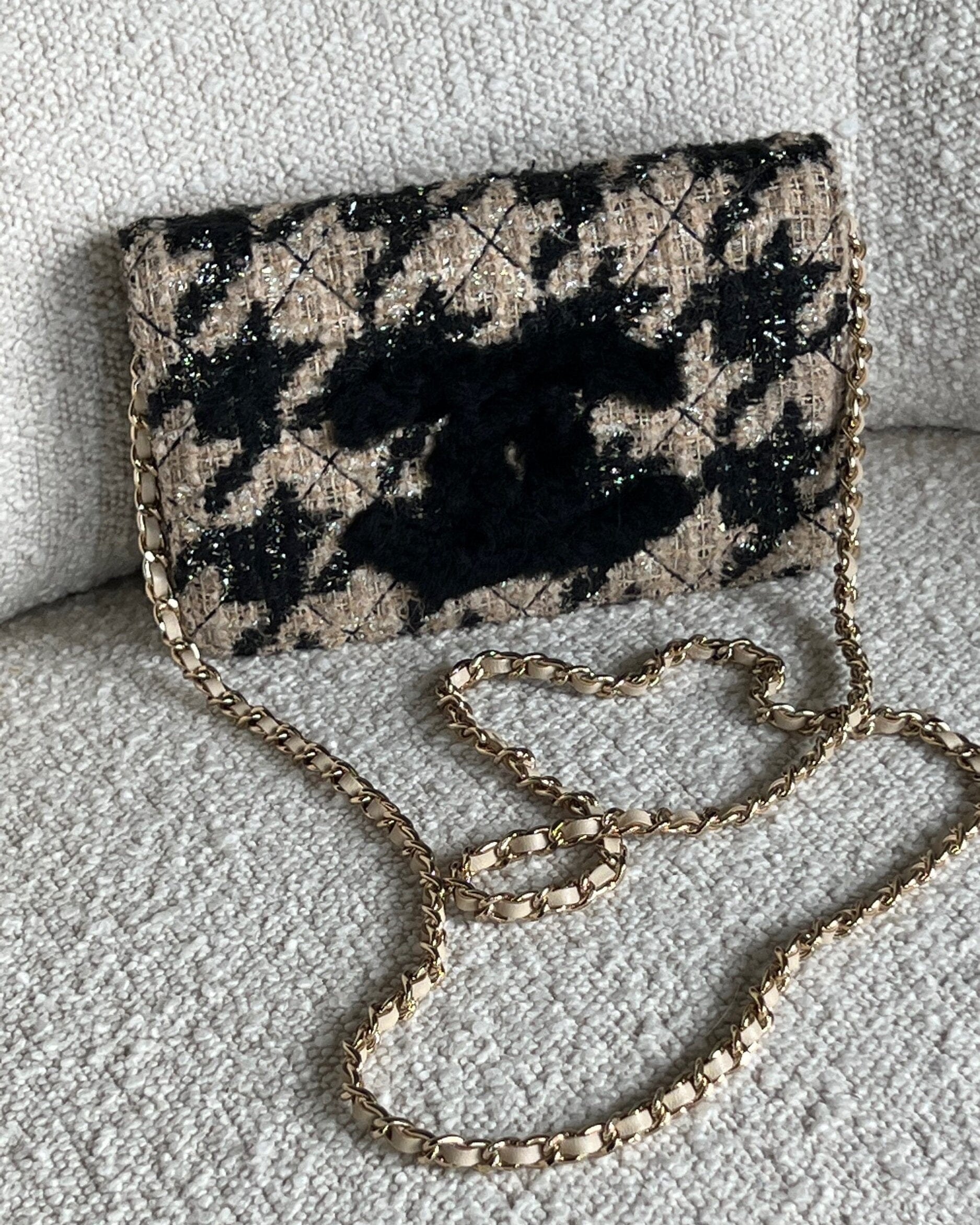 CHANEL Handbag 19K Beige and Black Houndstooth Tweed WOC - Redeluxe