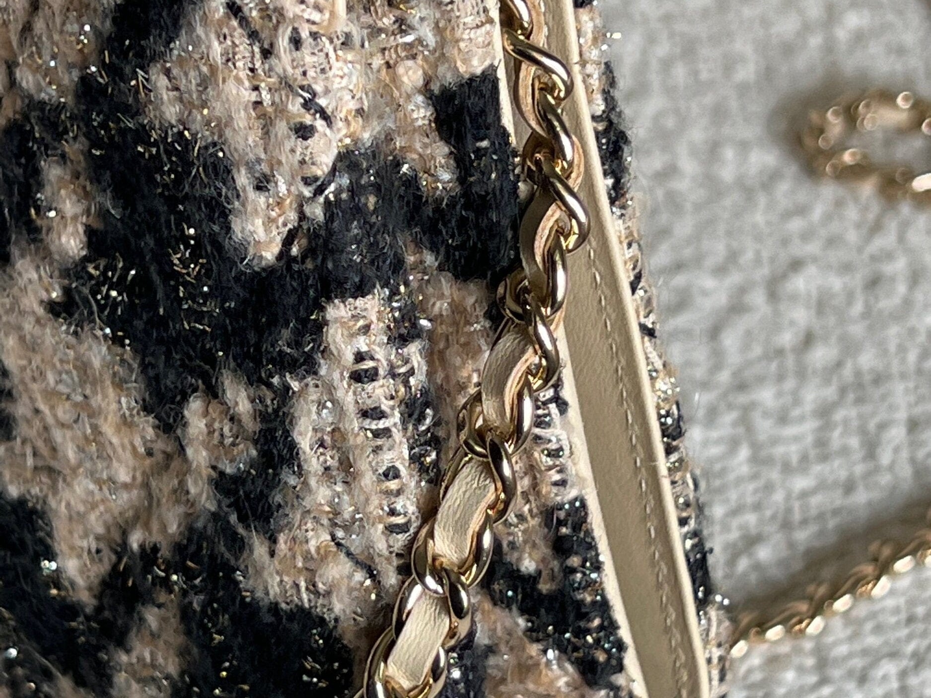 CHANEL Handbag 19K Beige and Black Houndstooth Tweed WOC - Redeluxe