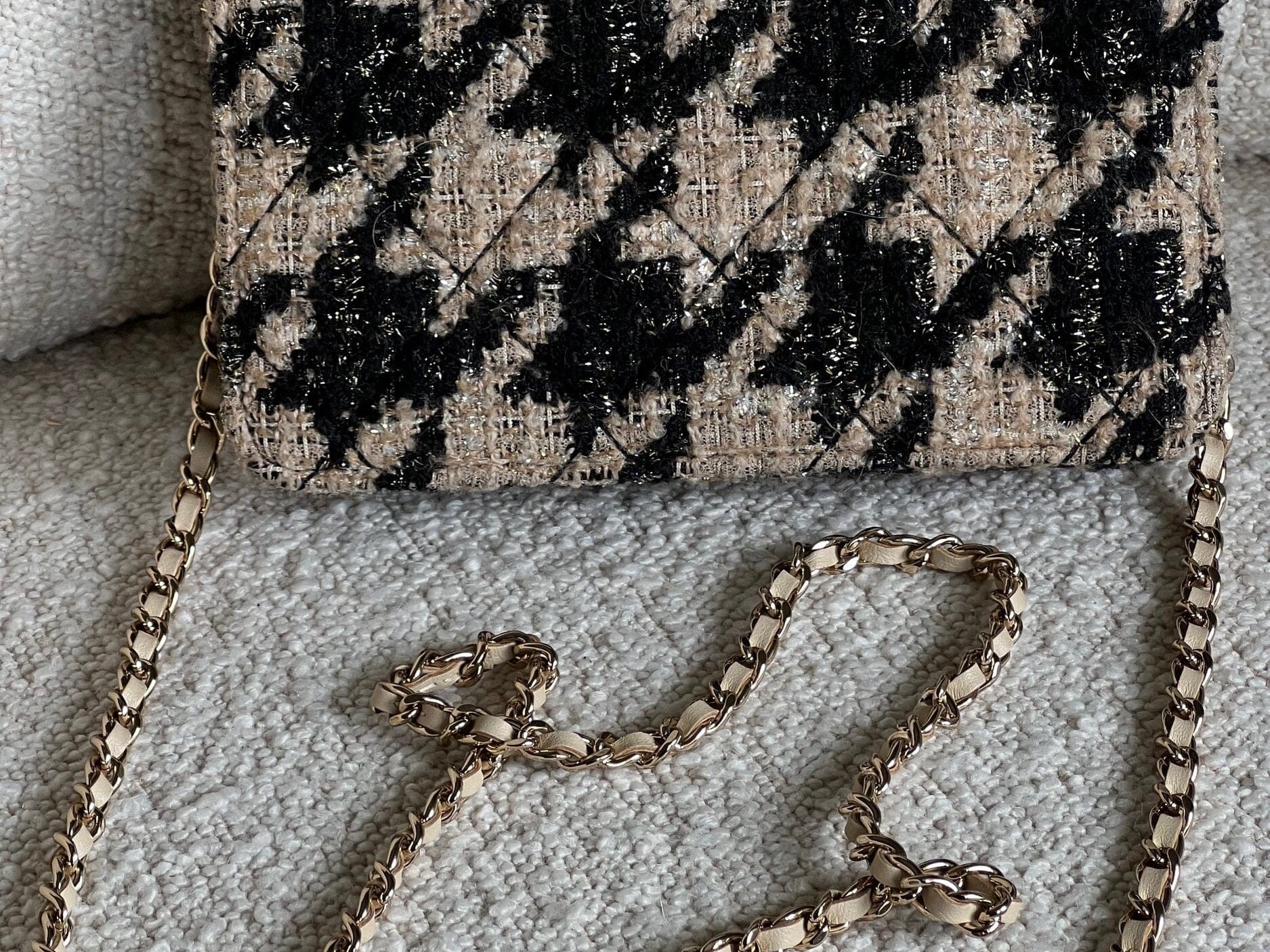 CHANEL Handbag 19K Beige and Black Houndstooth Tweed WOC - Redeluxe
