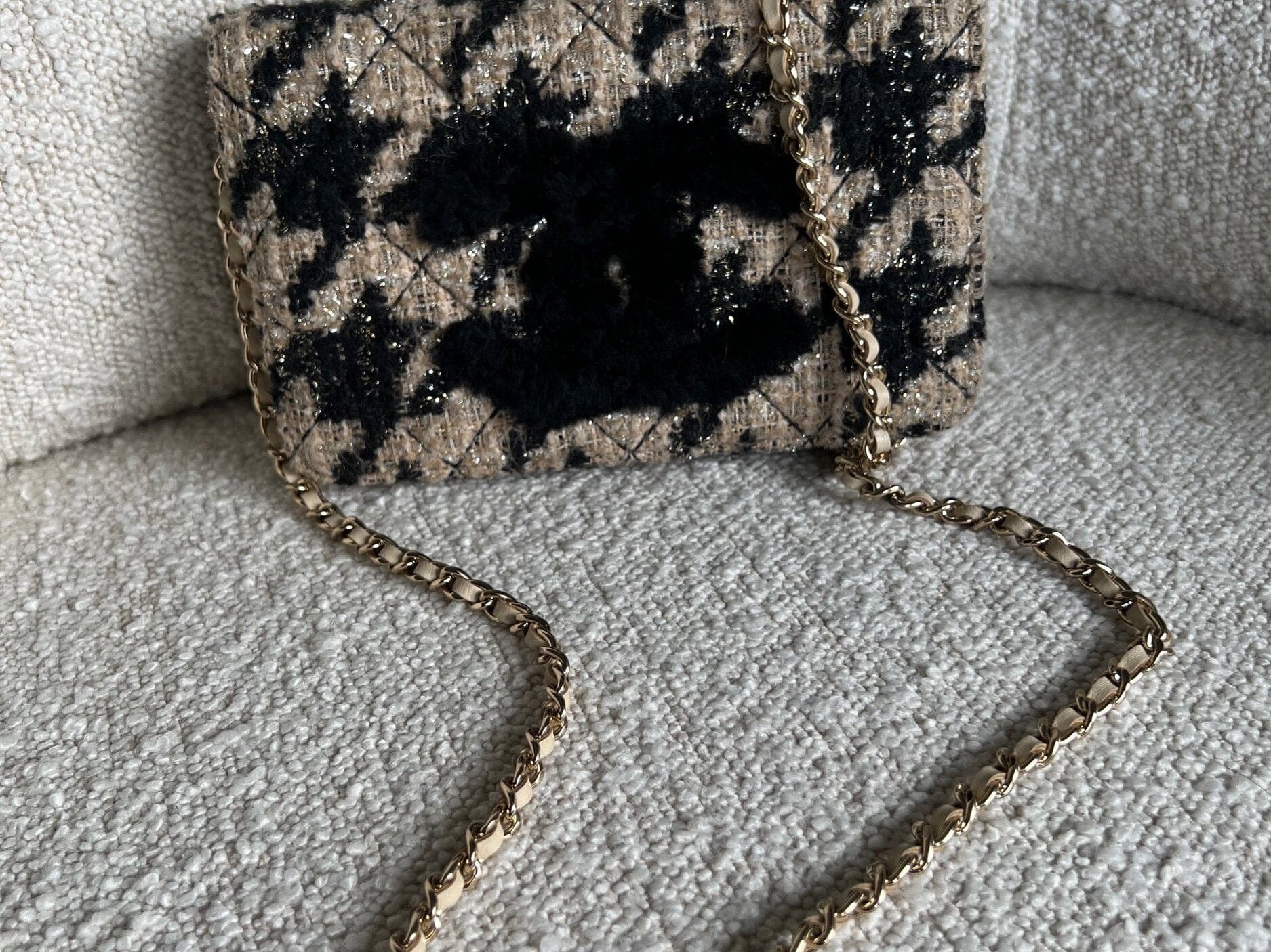 CHANEL Handbag 19K Beige and Black Houndstooth Tweed WOC - Redeluxe