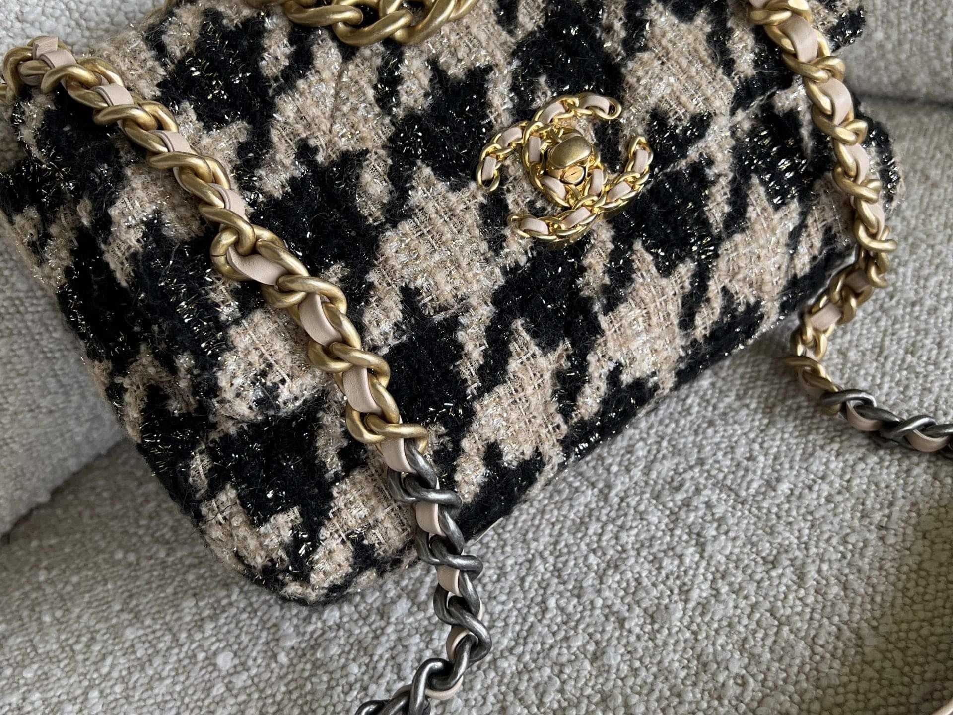 CHANEL Handbag 19K Houndstooth 19 Flap Beige/Black Small MHW - Redeluxe