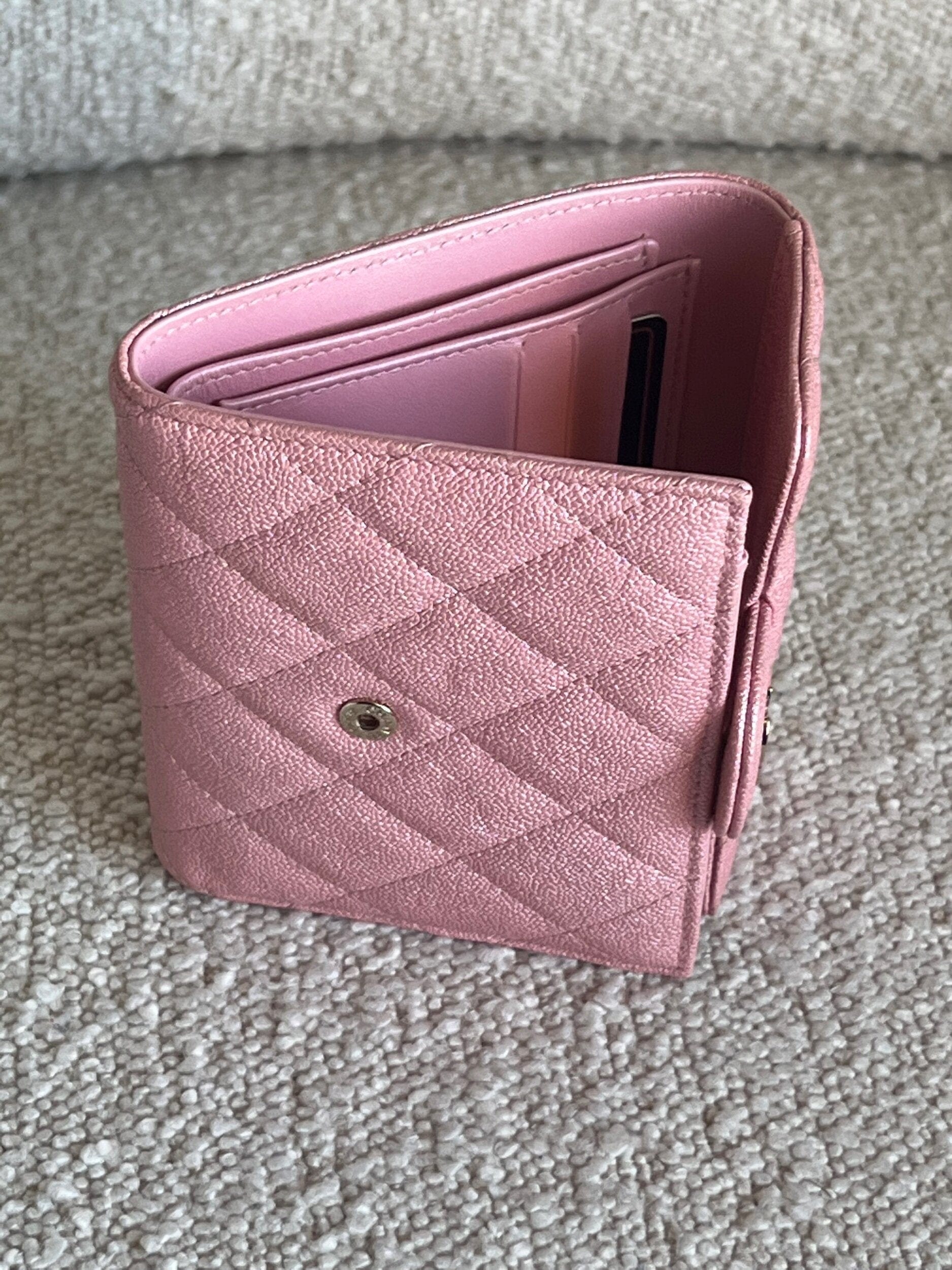 19S Pink Iridescent Caviar Quilted Flap Wallet – REDELUXE