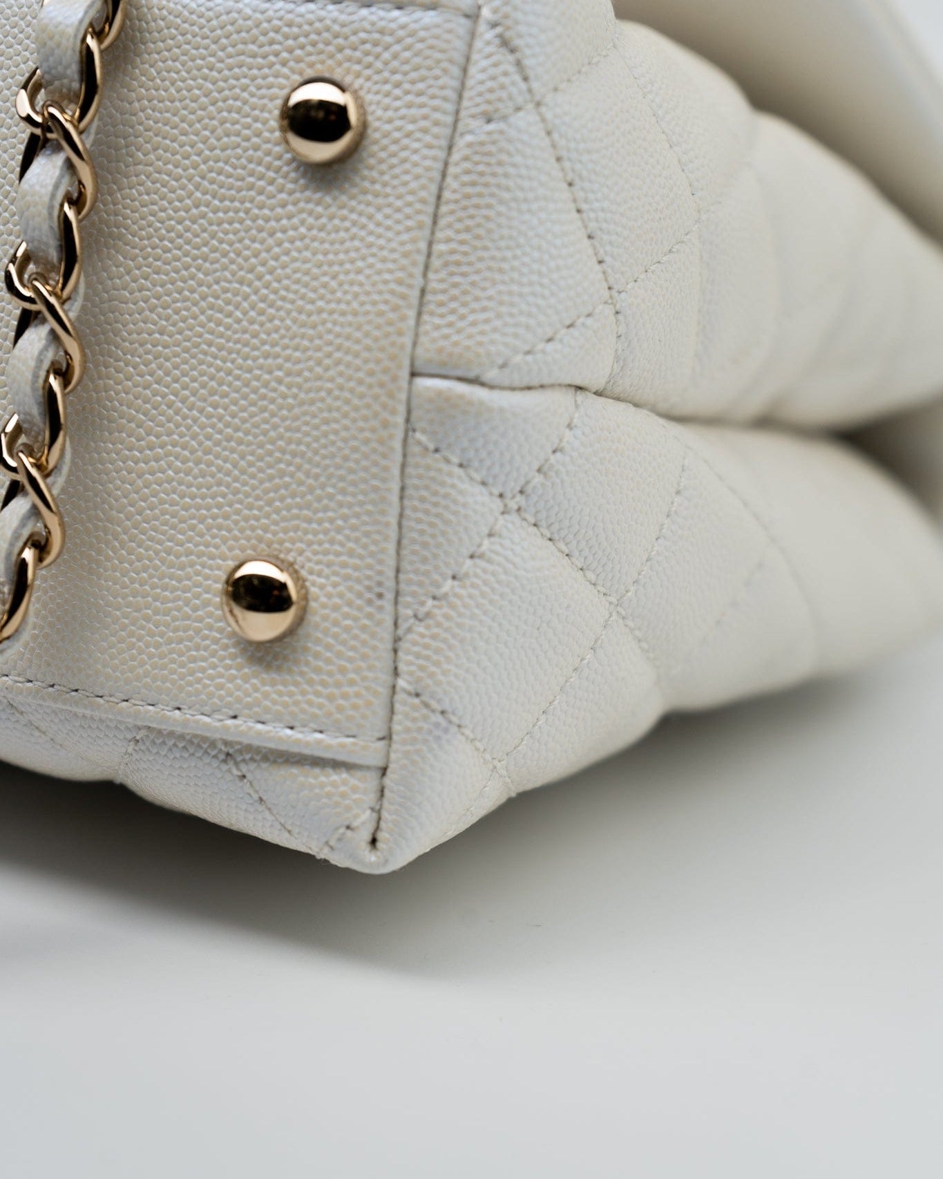 CHANEL Handbag 20K Iridescent White Caviar Quilted Coco Handle Medium Light Gold Hardware - Redeluxe