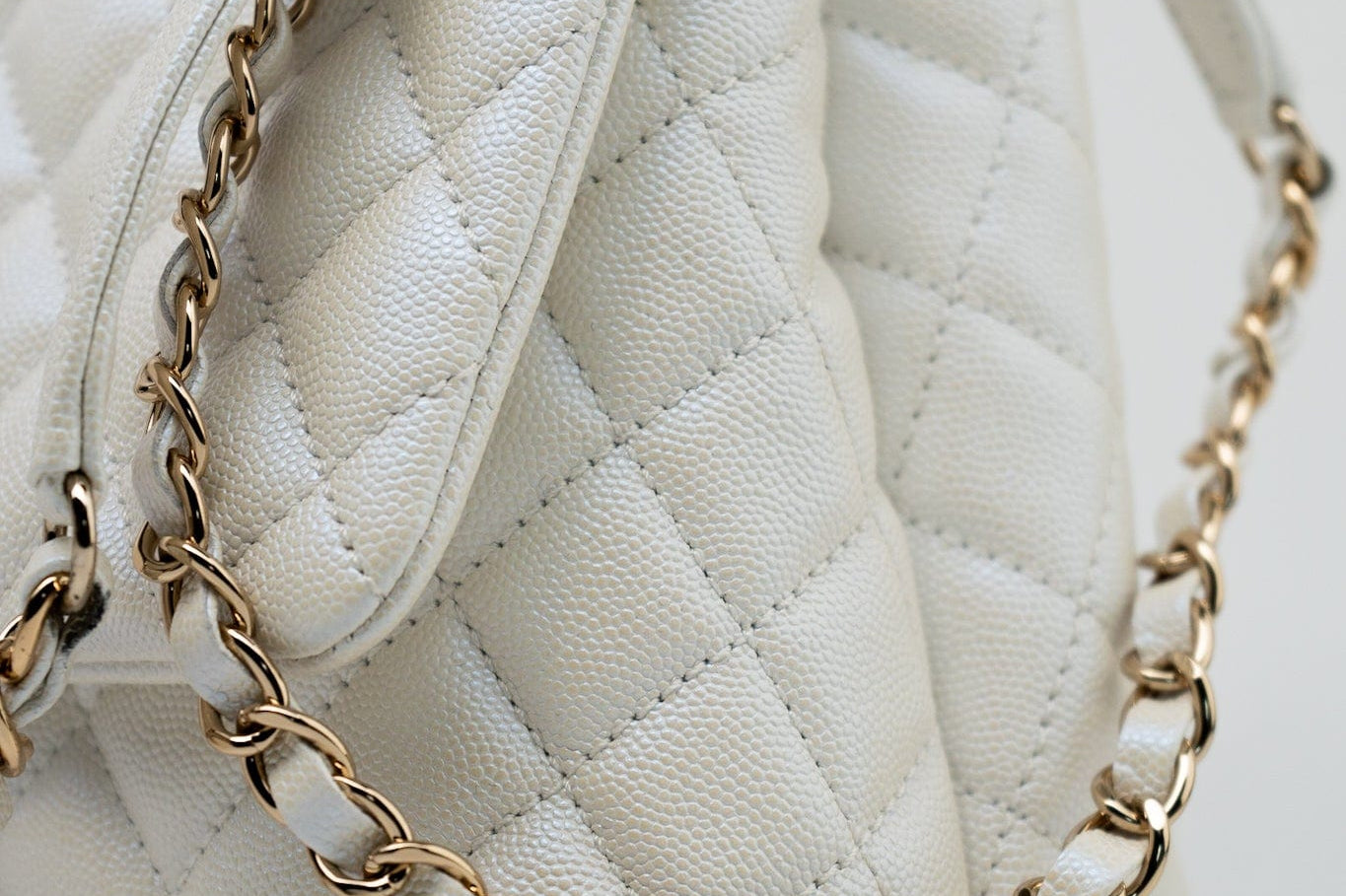 CHANEL Handbag 20K Iridescent White Caviar Quilted Coco Handle Medium Light Gold Hardware - Redeluxe