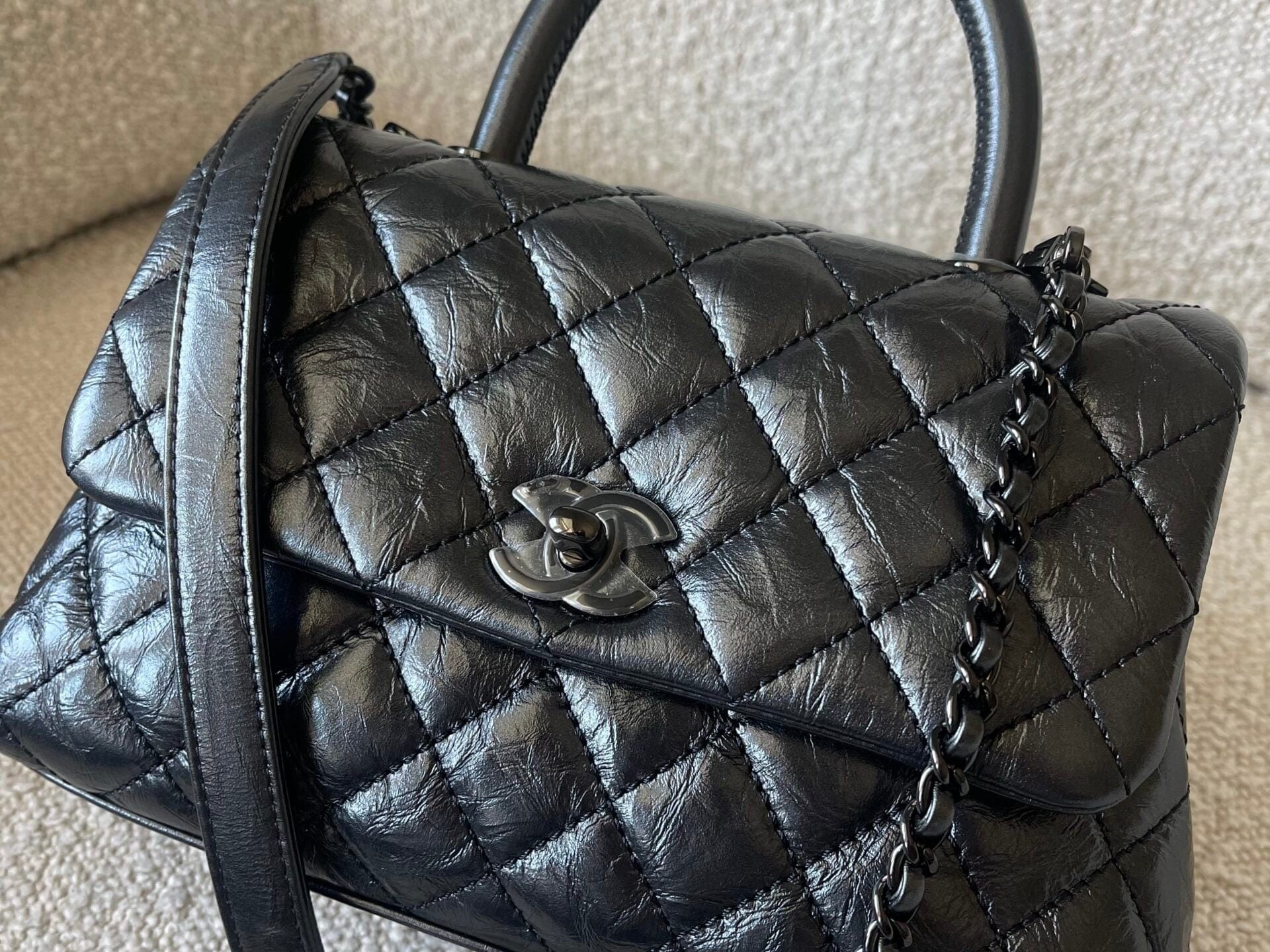 CHANEL Handbag 20P So Black Calfskin Quilted Coco Handle Small with Black Hardware - Redeluxe