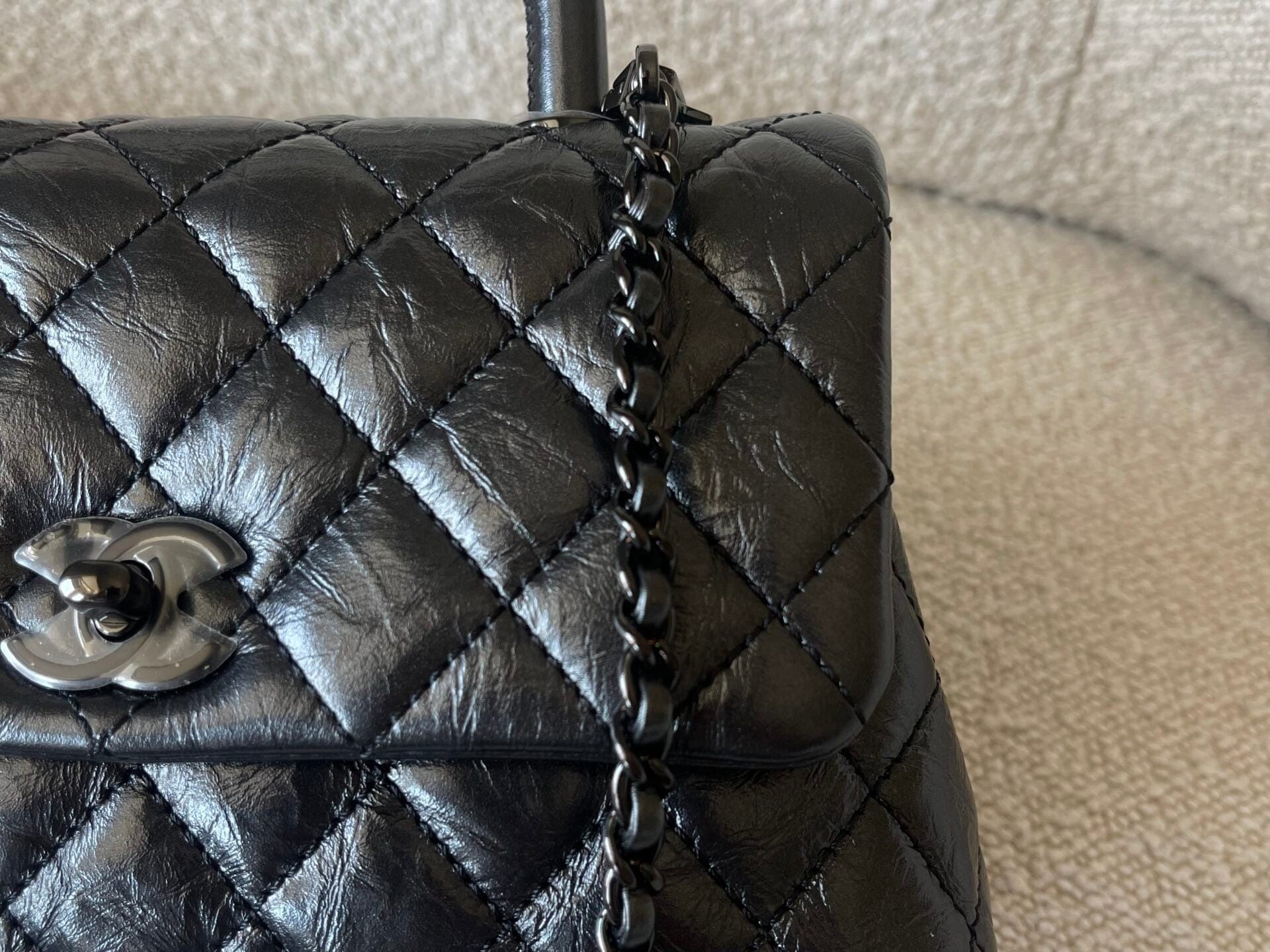 CHANEL Handbag 20P So Black Calfskin Quilted Coco Handle Small with Black Hardware - Redeluxe