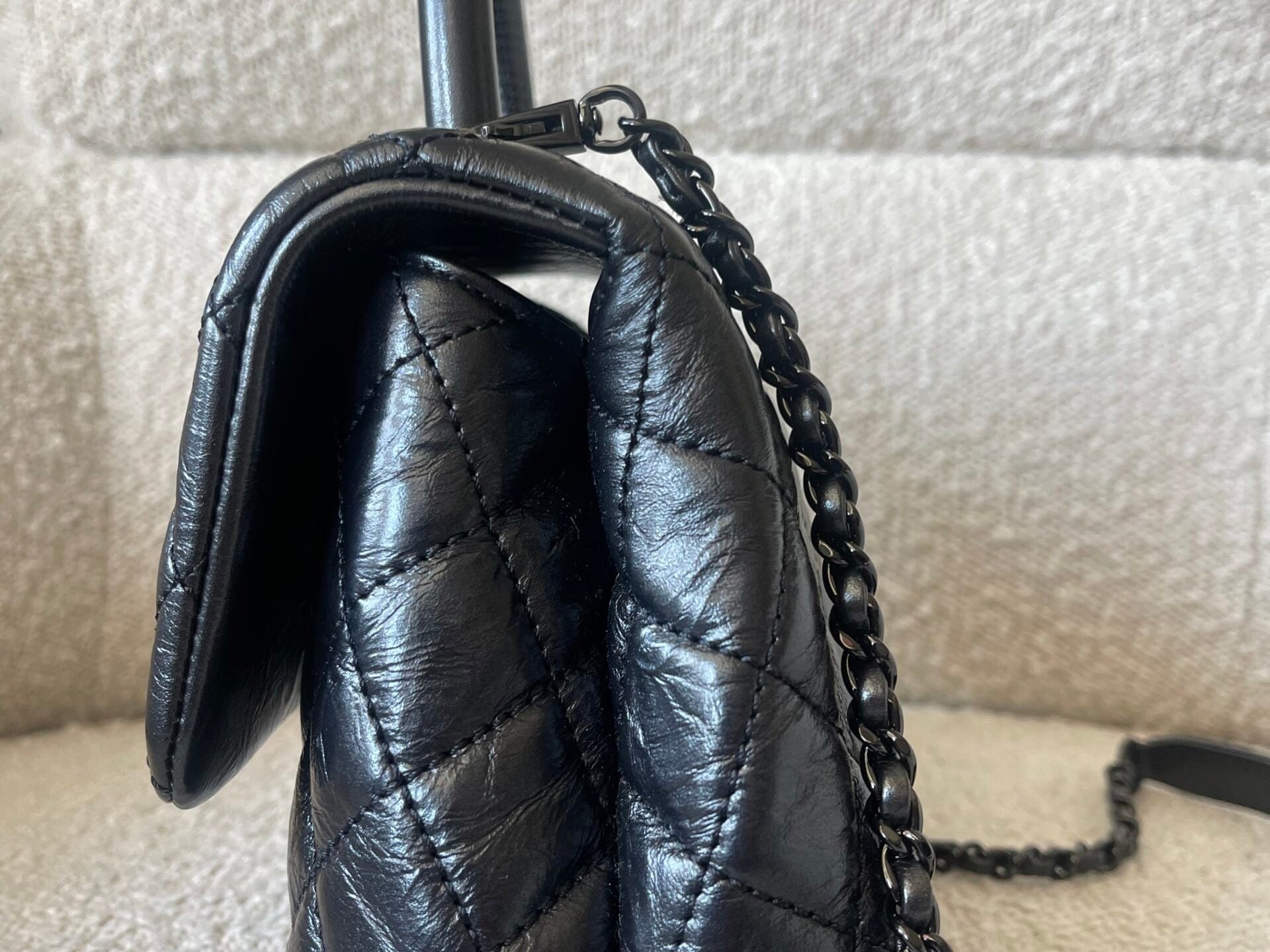 CHANEL Handbag 20P So Black Calfskin Quilted Coco Handle Small with Black Hardware - Redeluxe