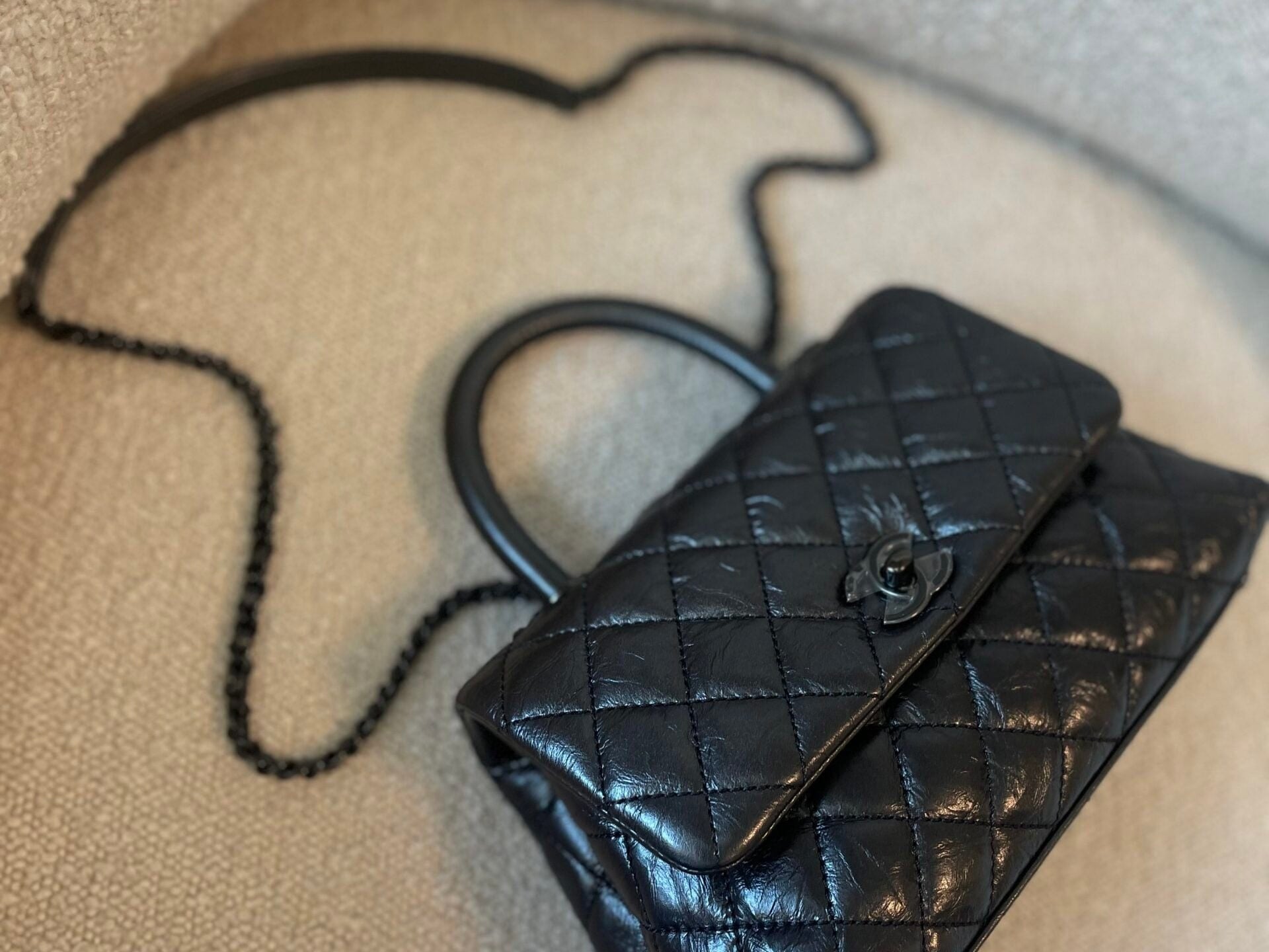 CHANEL Handbag 20P So Black Calfskin Quilted Coco Handle Small with Black Hardware - Redeluxe