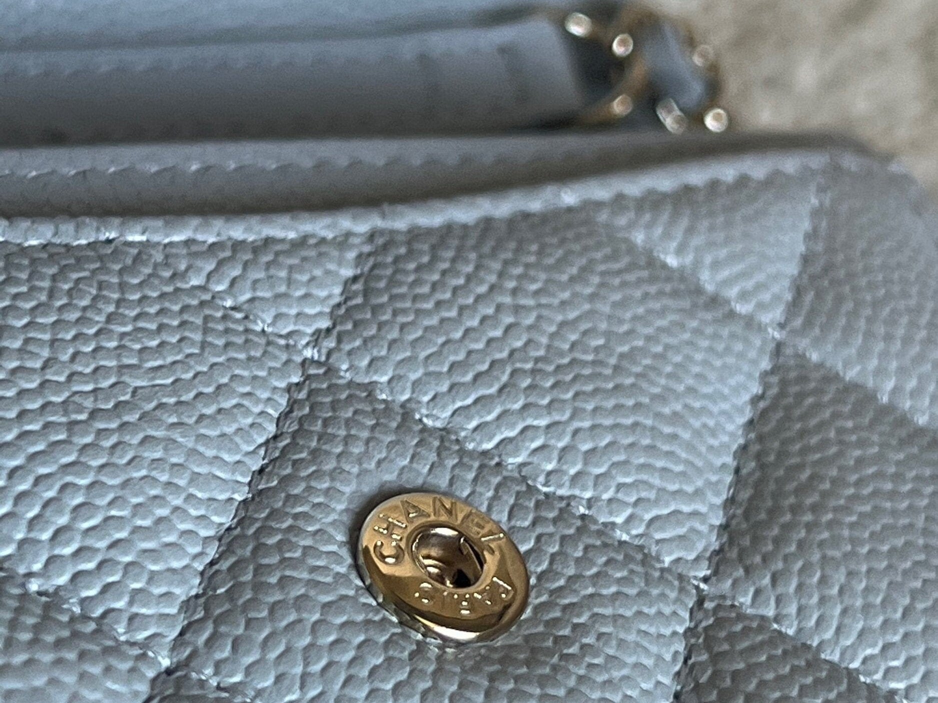 CHANEL Handbag 21A Caviar Quilted Flap Card Holder On Chain Grey - Redeluxe