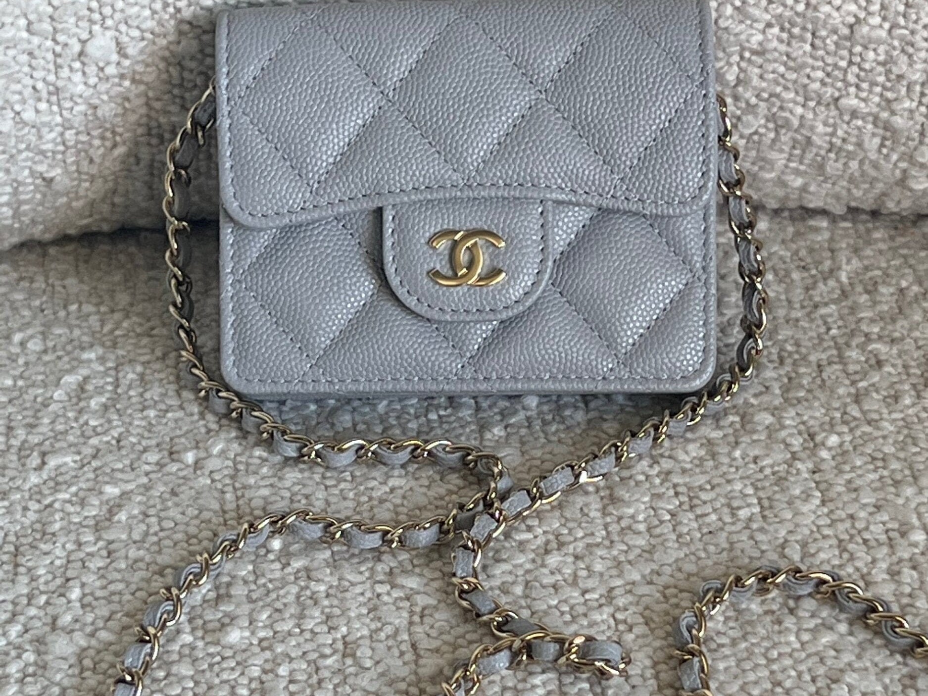 CHANEL Handbag 21A Caviar Quilted Flap Card Holder On Chain Grey - Redeluxe