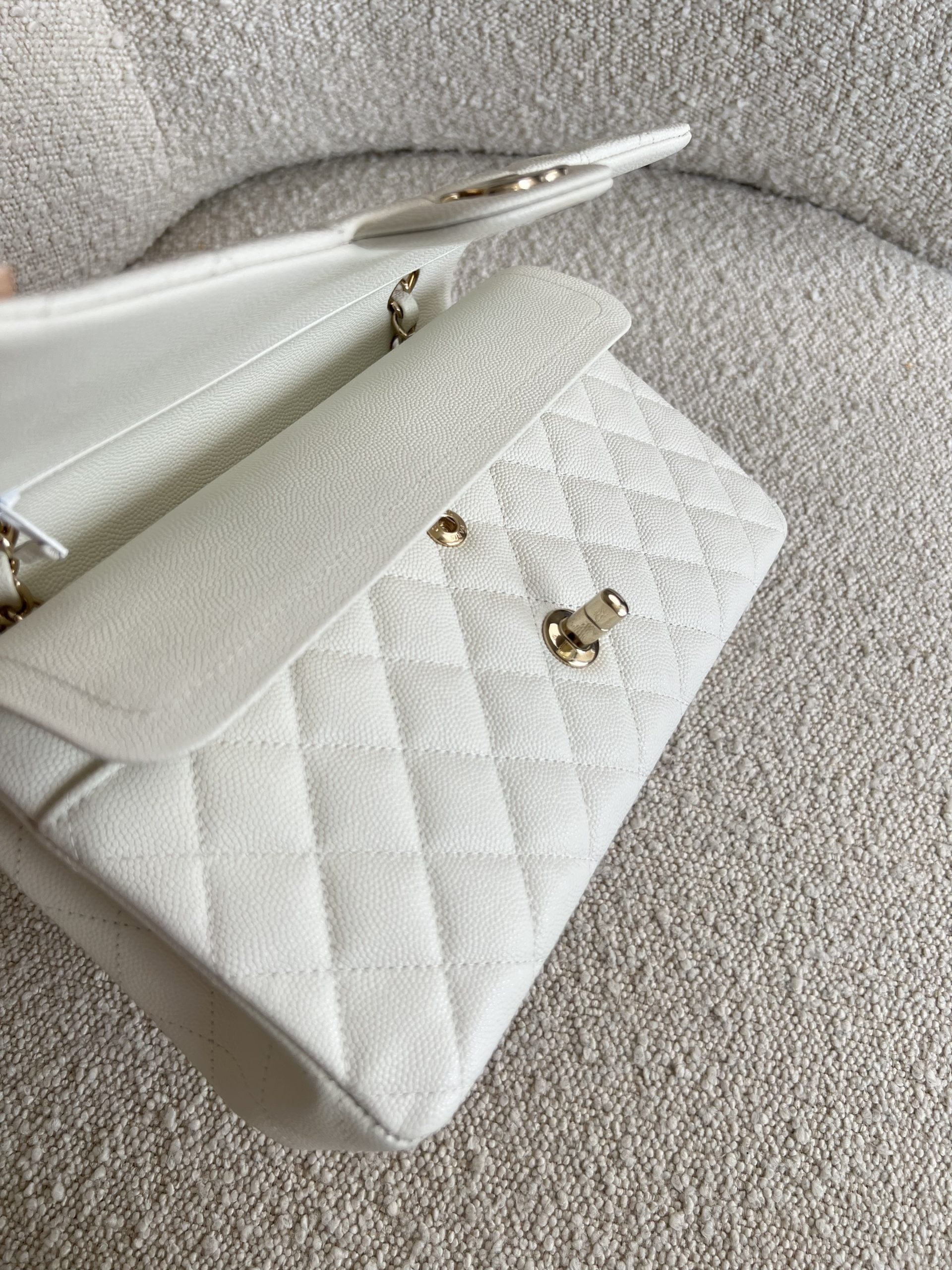 21A White Caviar Quilted Classic Flap Medium LGHW – REDELUXE
