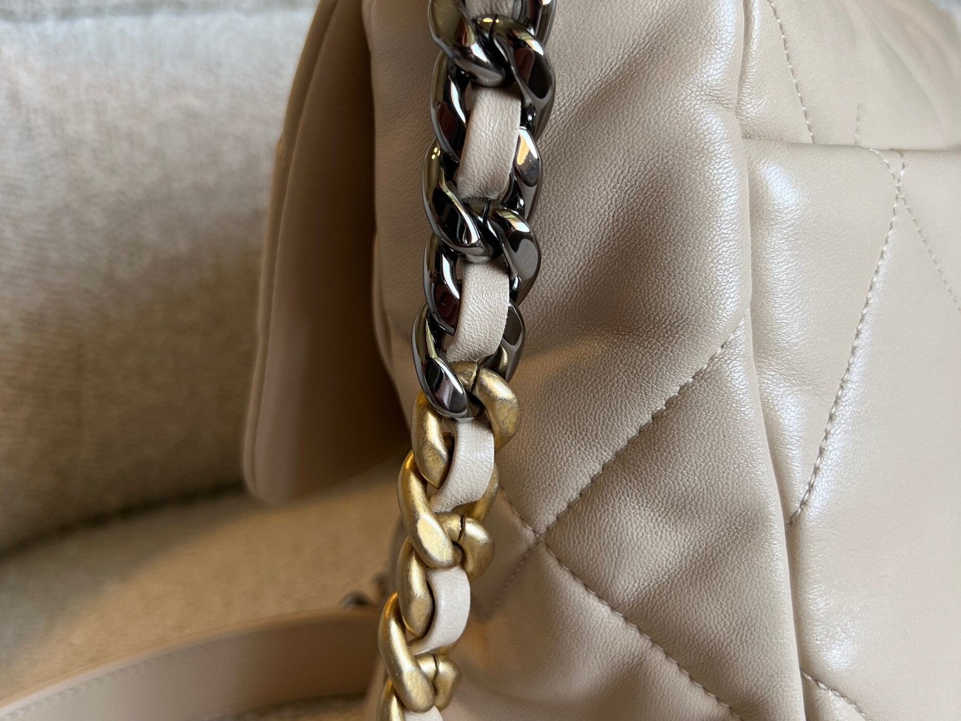 CHANEL Handbag 21B Beige Lambskin Quilted 19 Flap Medium/Large Mixed Hardware - Redeluxe