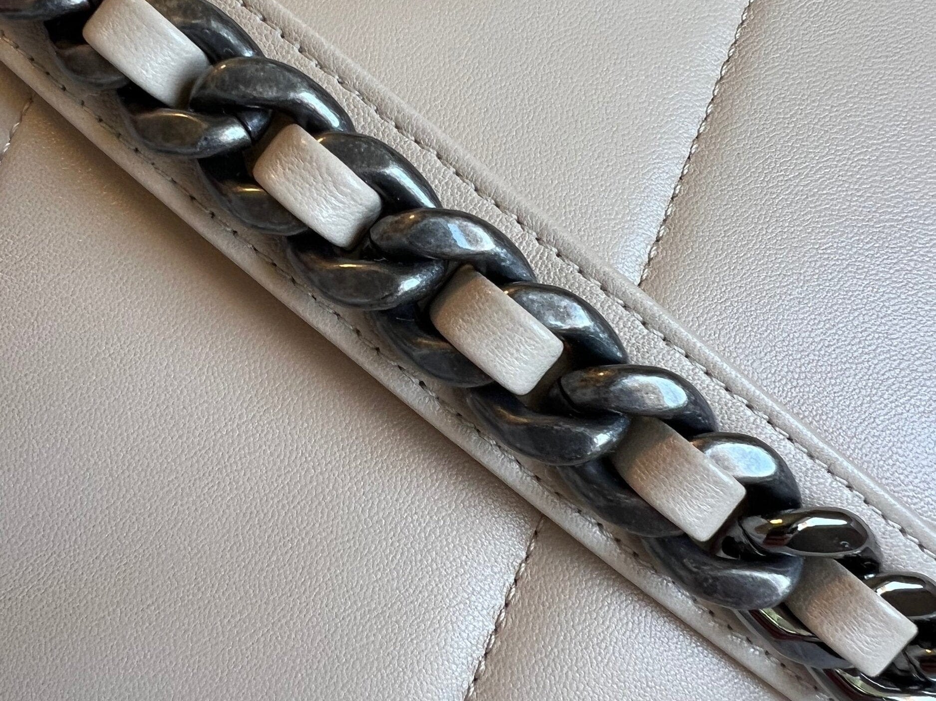 CHANEL Handbag 21B Beige Lambskin Quilted 19 Flap Medium/Large Mixed Hardware - Redeluxe