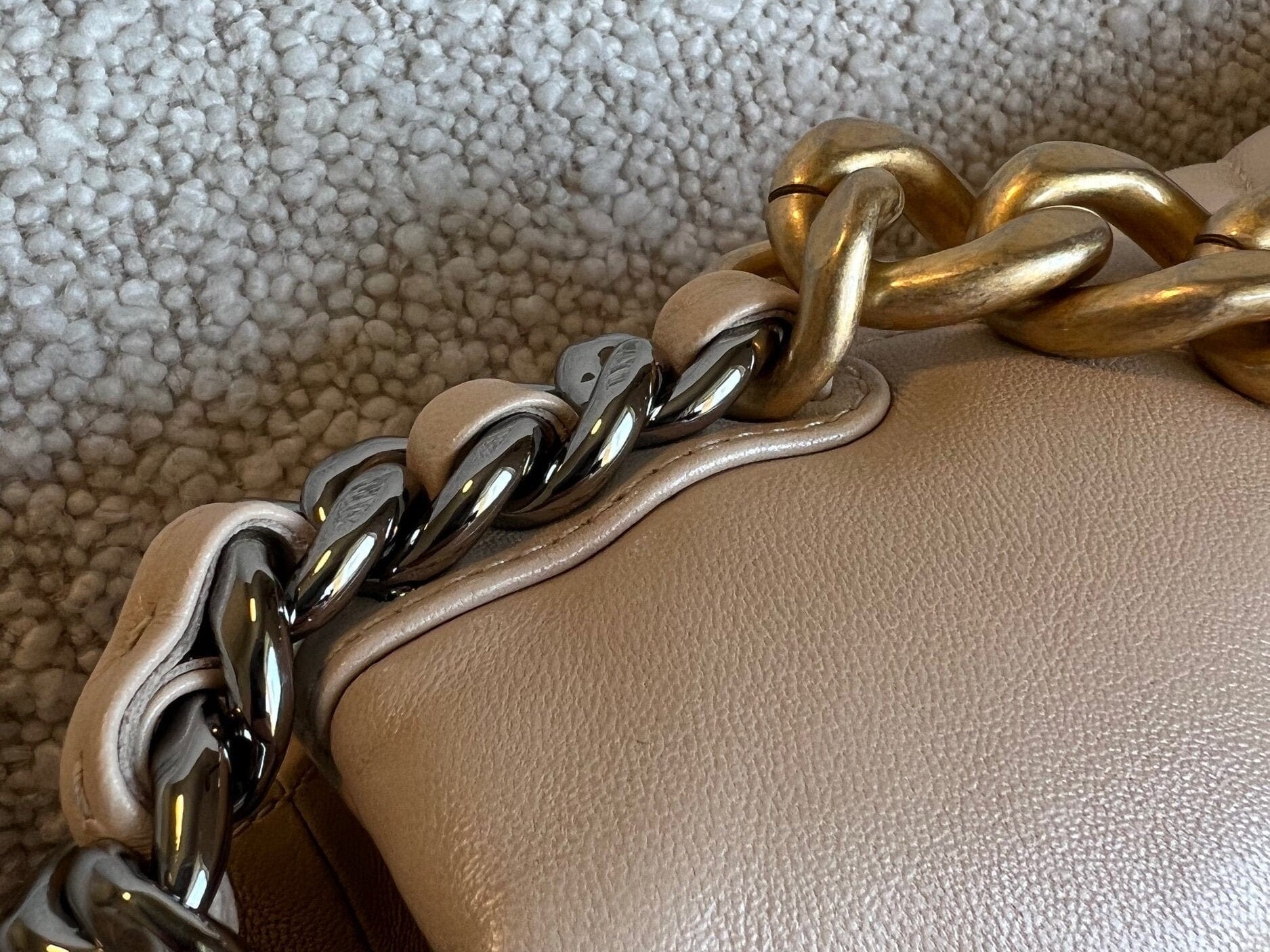 CHANEL Handbag 21B Beige Lambskin Quilted 19 Flap Medium/Large Mixed Hardware - Redeluxe
