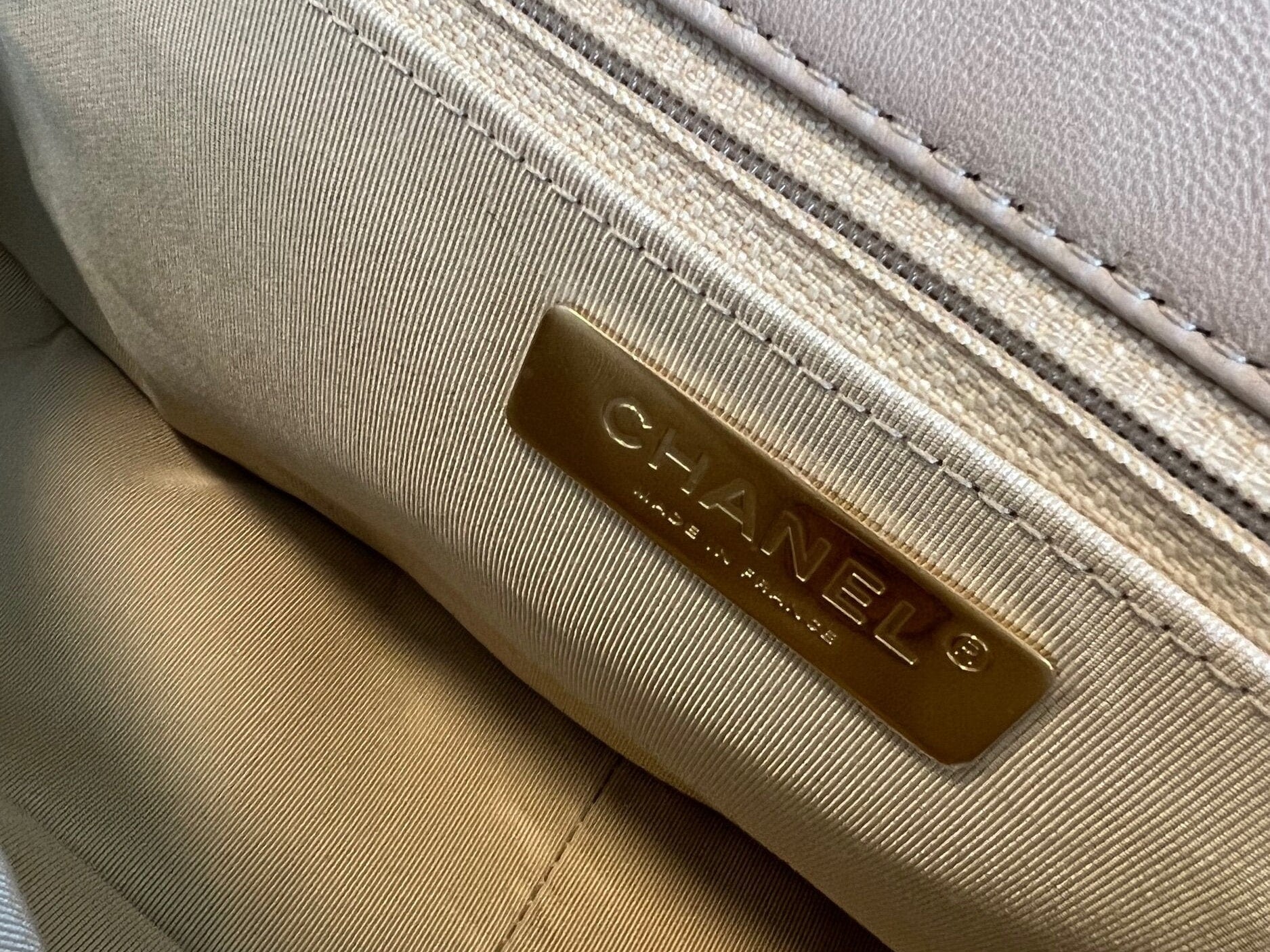 CHANEL Handbag 21B Beige Lambskin Quilted 19 Flap Medium/Large Mixed Hardware - Redeluxe