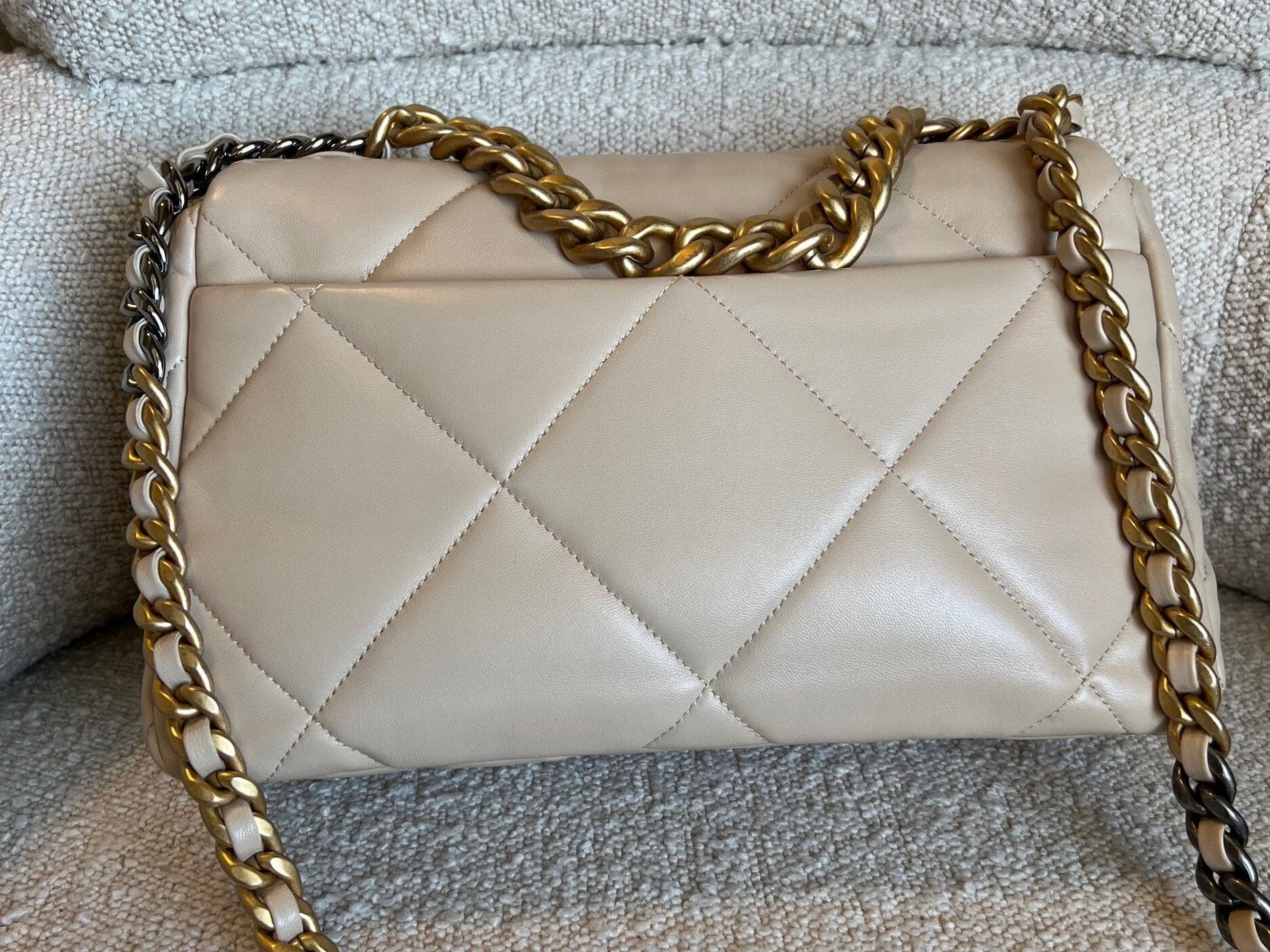 CHANEL Handbag 21B Beige Lambskin Quilted 19 Flap Medium/Large Mixed Hardware - Redeluxe