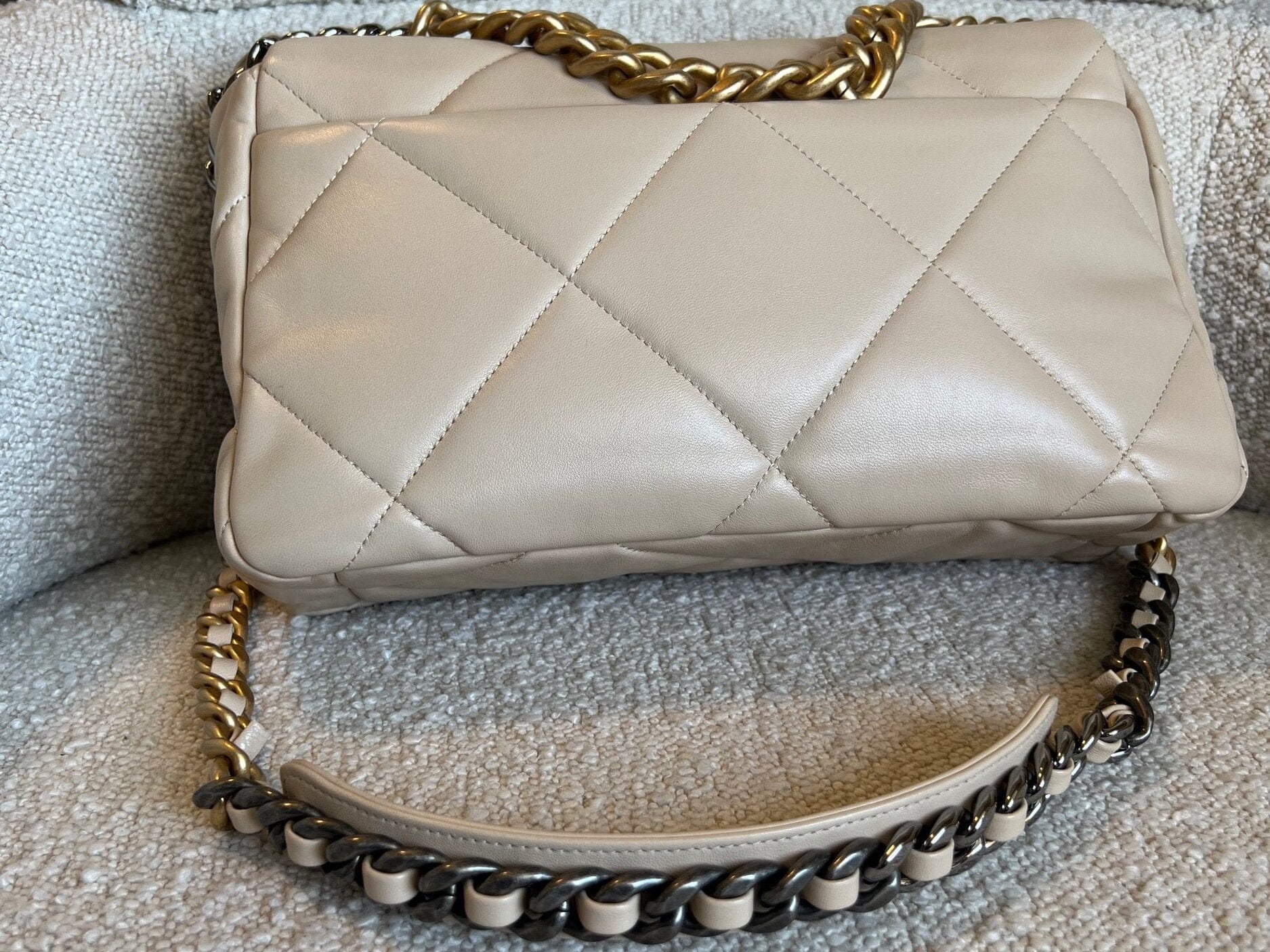 CHANEL Handbag 21B Beige Lambskin Quilted 19 Flap Medium/Large Mixed Hardware - Redeluxe